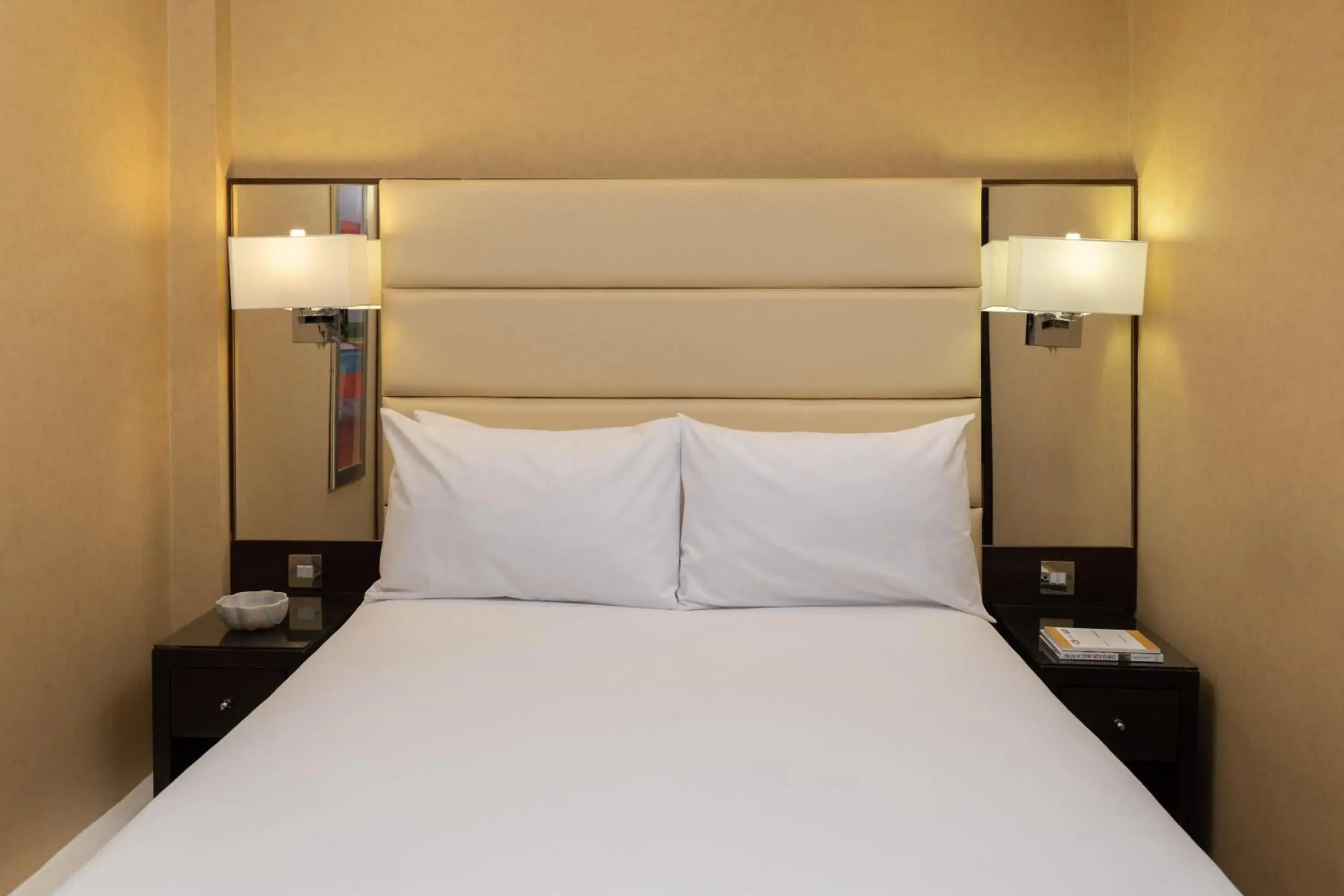 Club Double Room in Park Grand Hyde Park Club Double Room in Park Grand Hyde Park