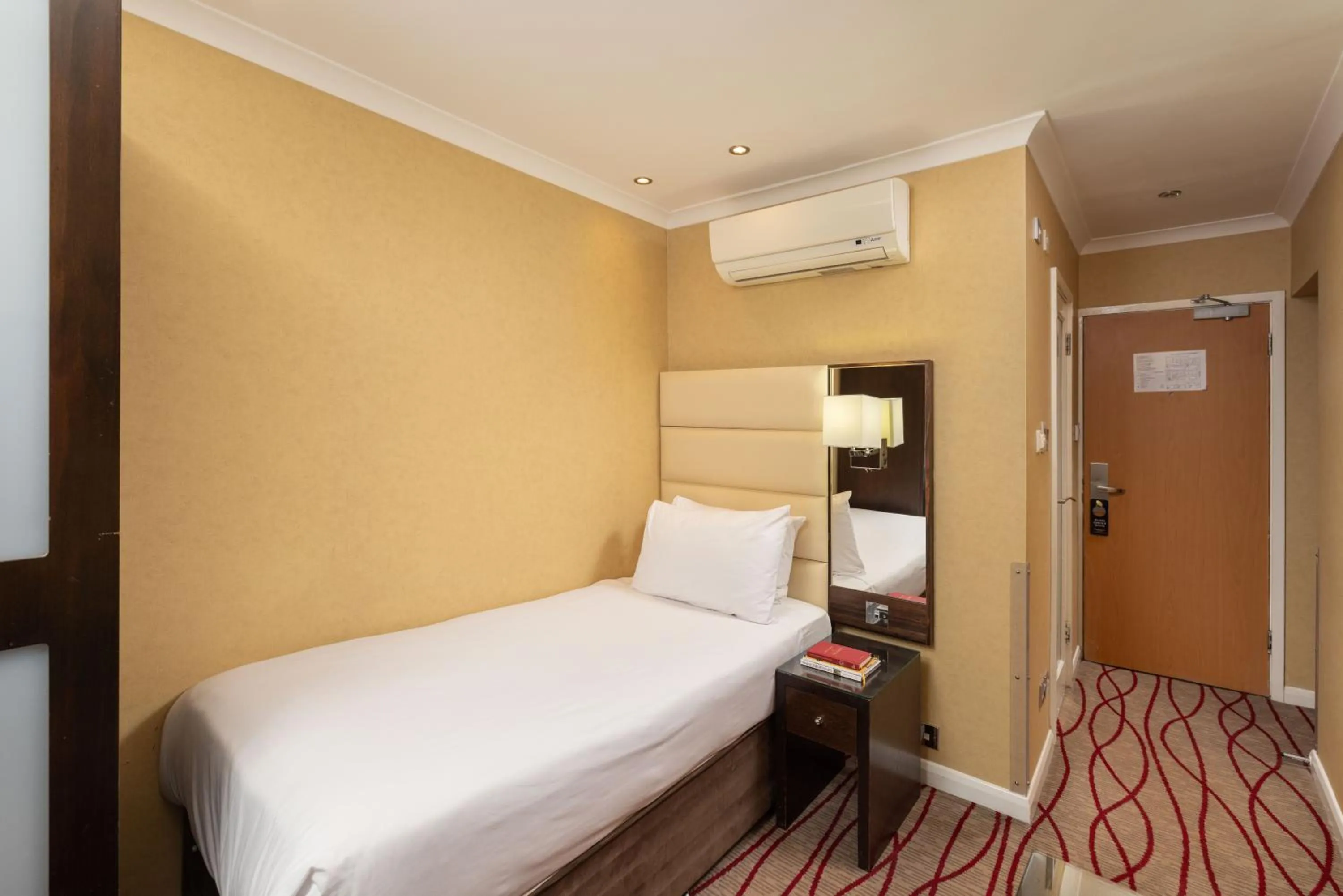 Bed in Park Grand Hyde Park