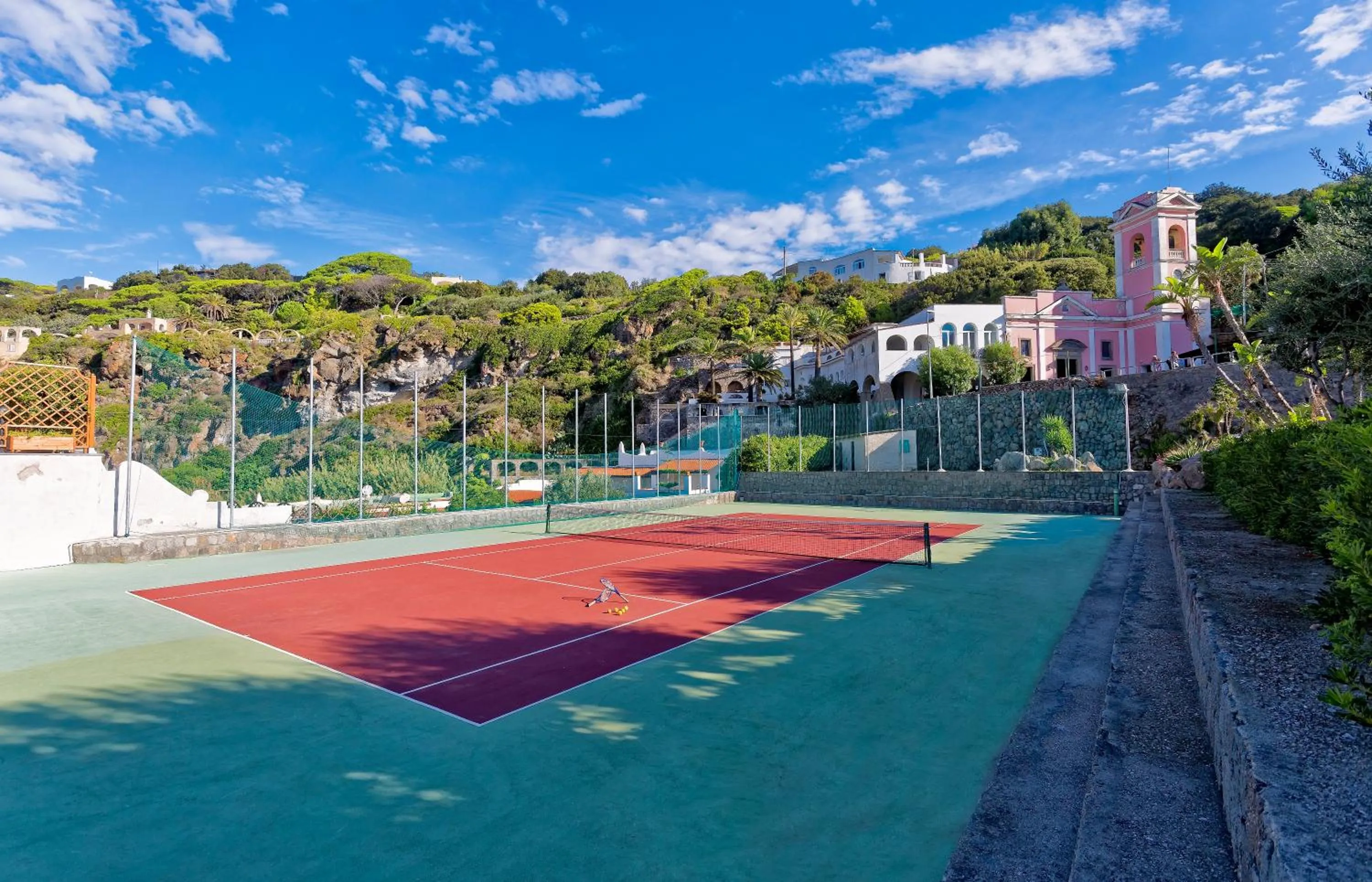 Tennis court in Hotel Zaro