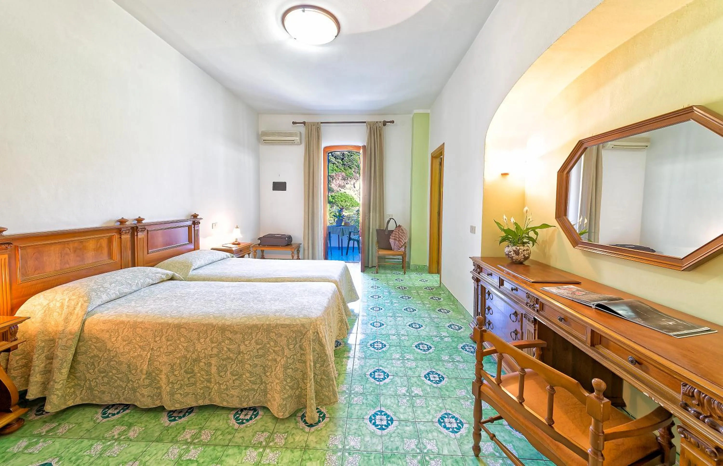 Photo of the whole room in Hotel Zaro