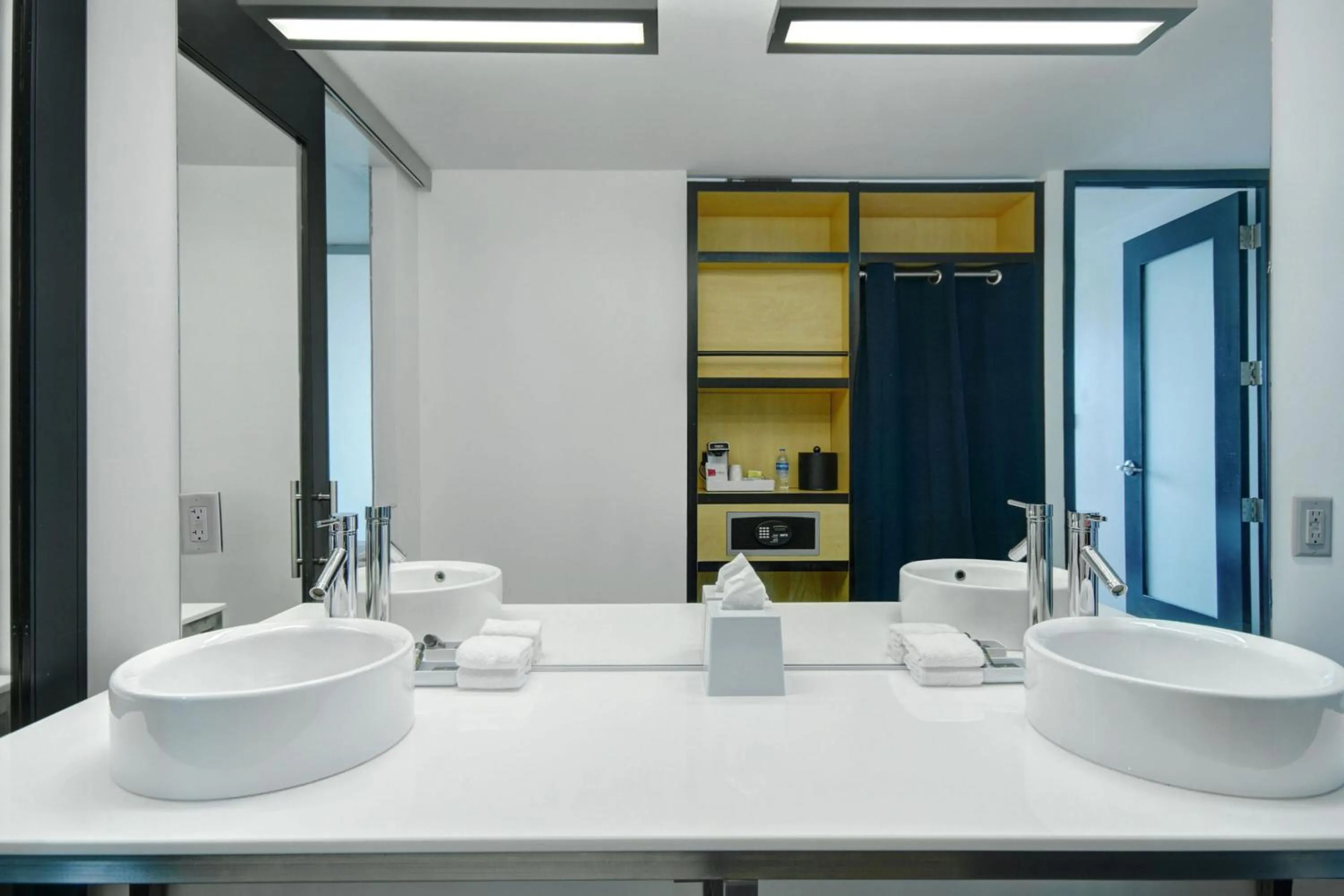 Bathroom in Aloft Oklahoma City Downtown – Bricktown