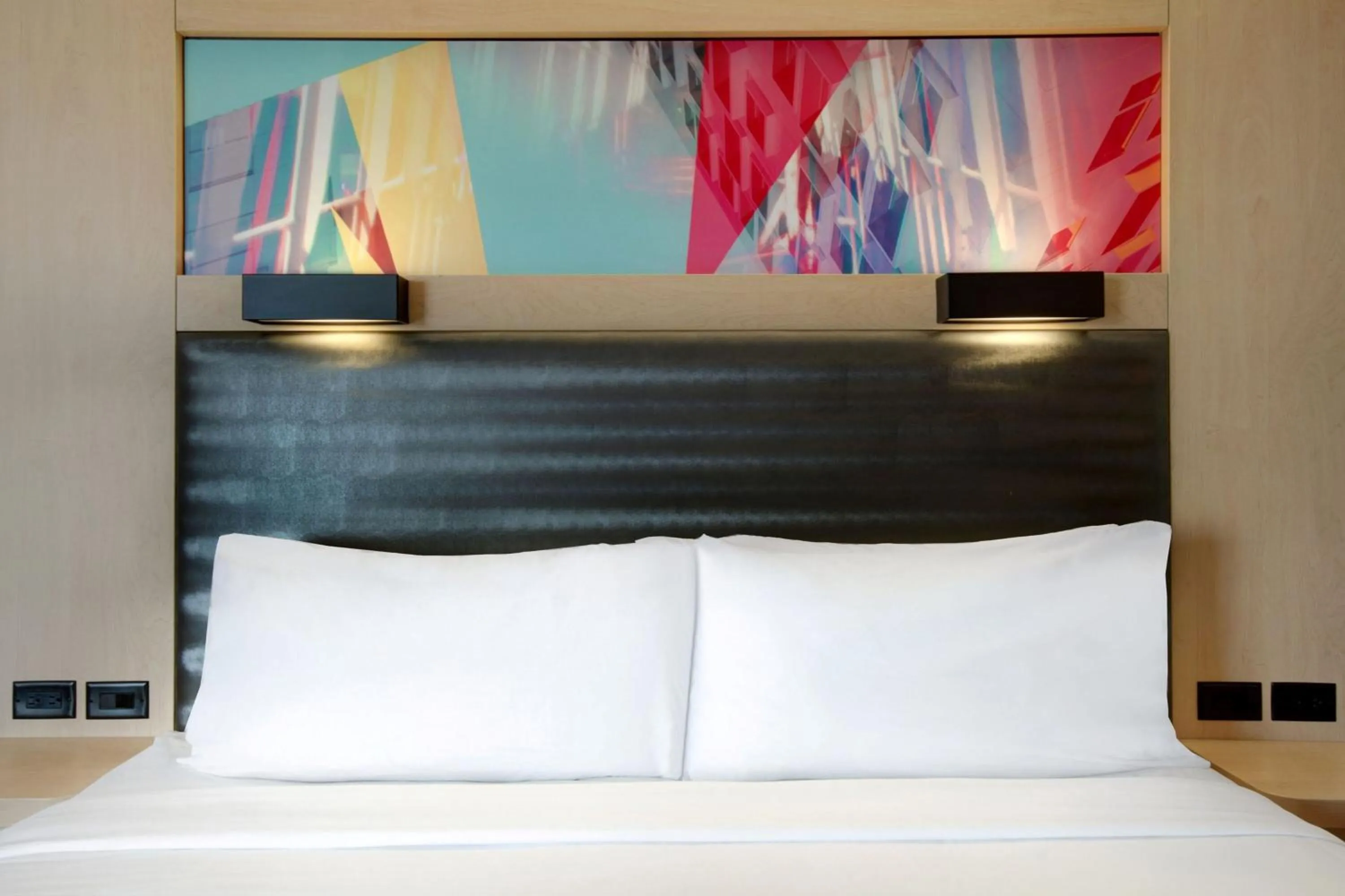 Photo of the whole room, Bed in Aloft Oklahoma City Downtown – Bricktown