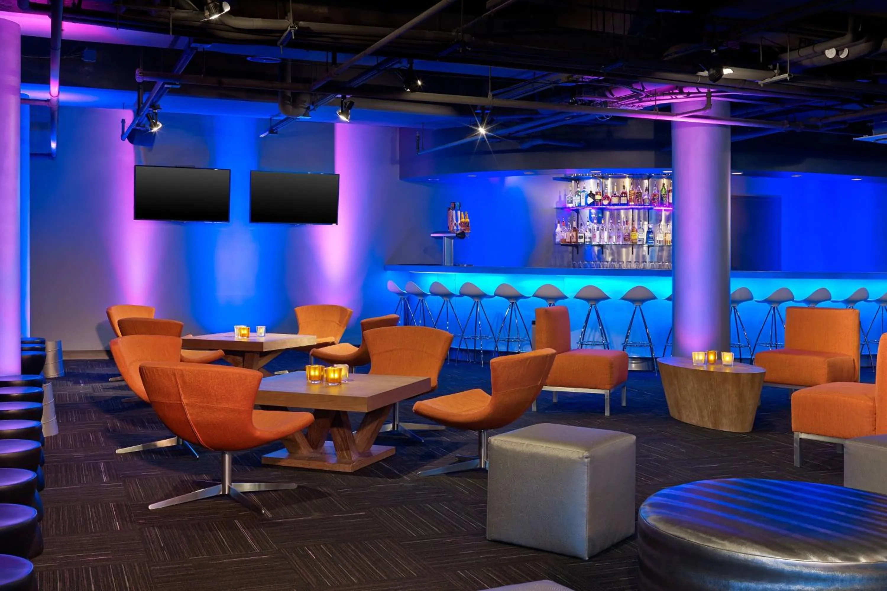 Lounge or bar in Aloft Oklahoma City Downtown – Bricktown