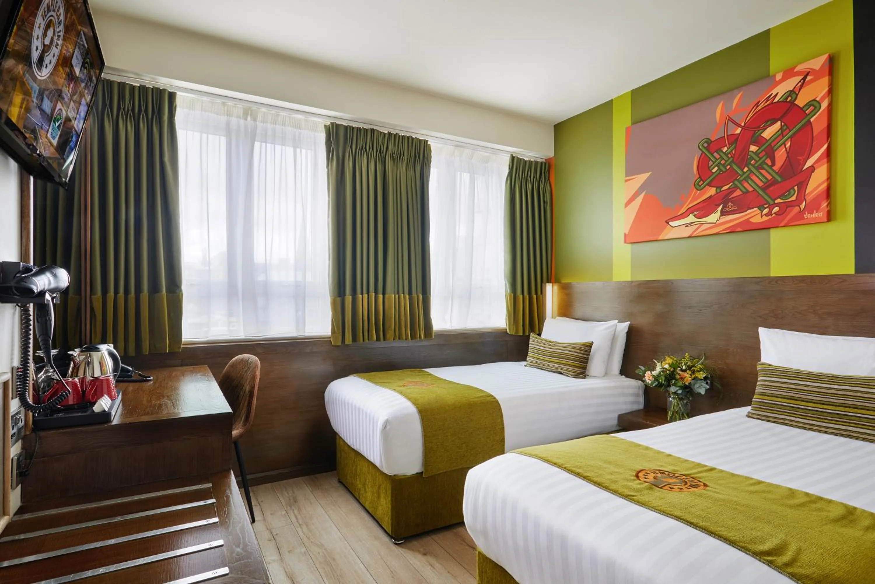 Photo of the whole room, Bed in Temple Bar Inn