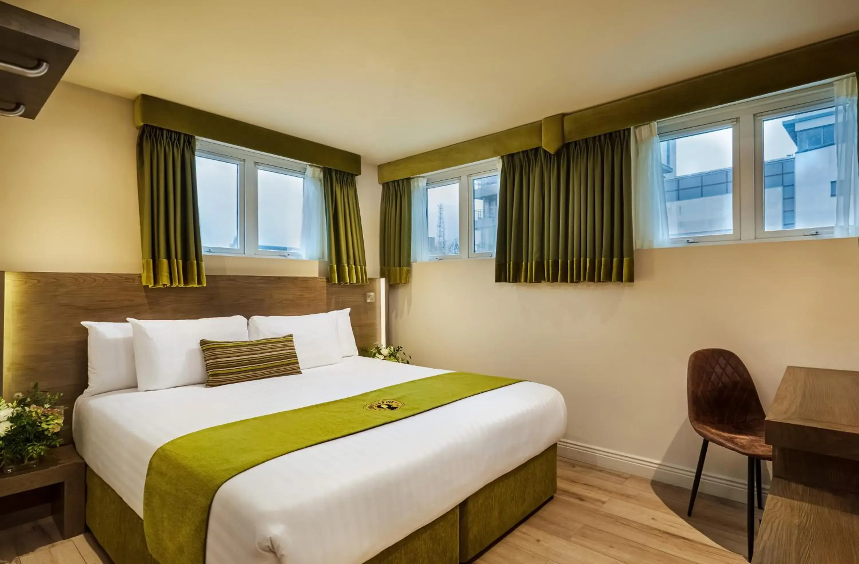 Photo of the whole room, Bed in Temple Bar Inn Photo of the whole room, Bed in Temple Bar Inn