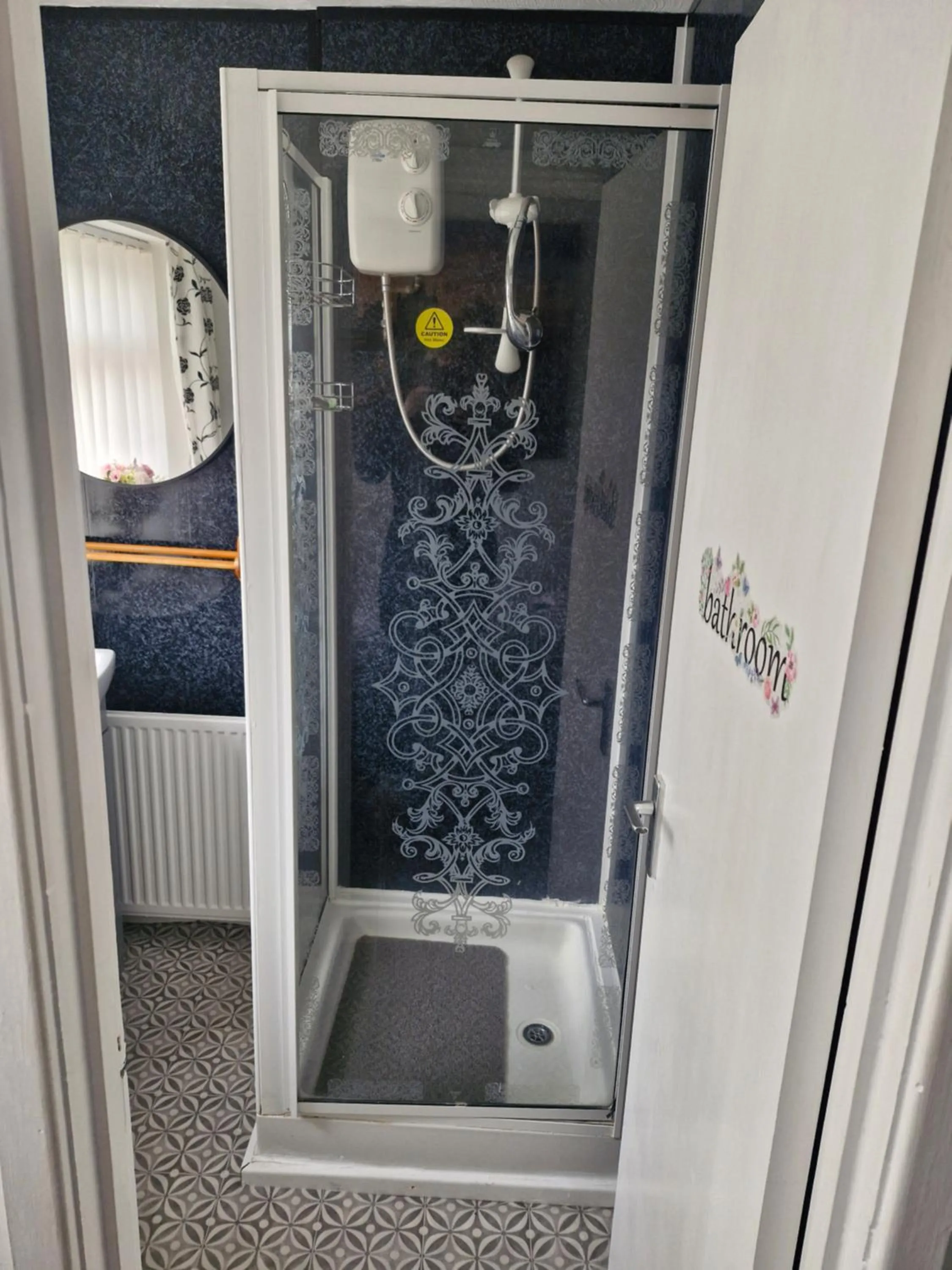 Shower in Rocklea Hotel