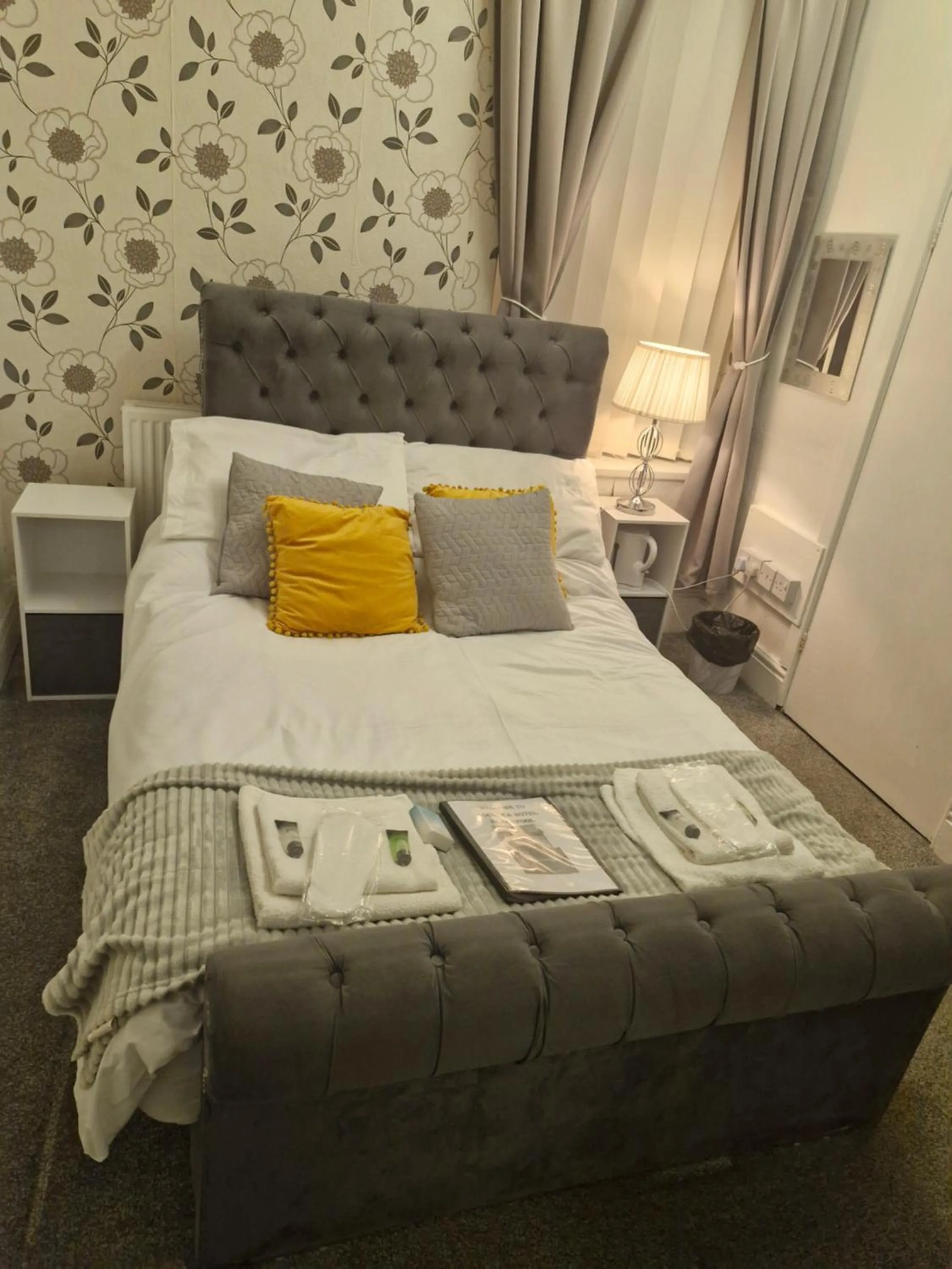 Bed in Rocklea Hotel