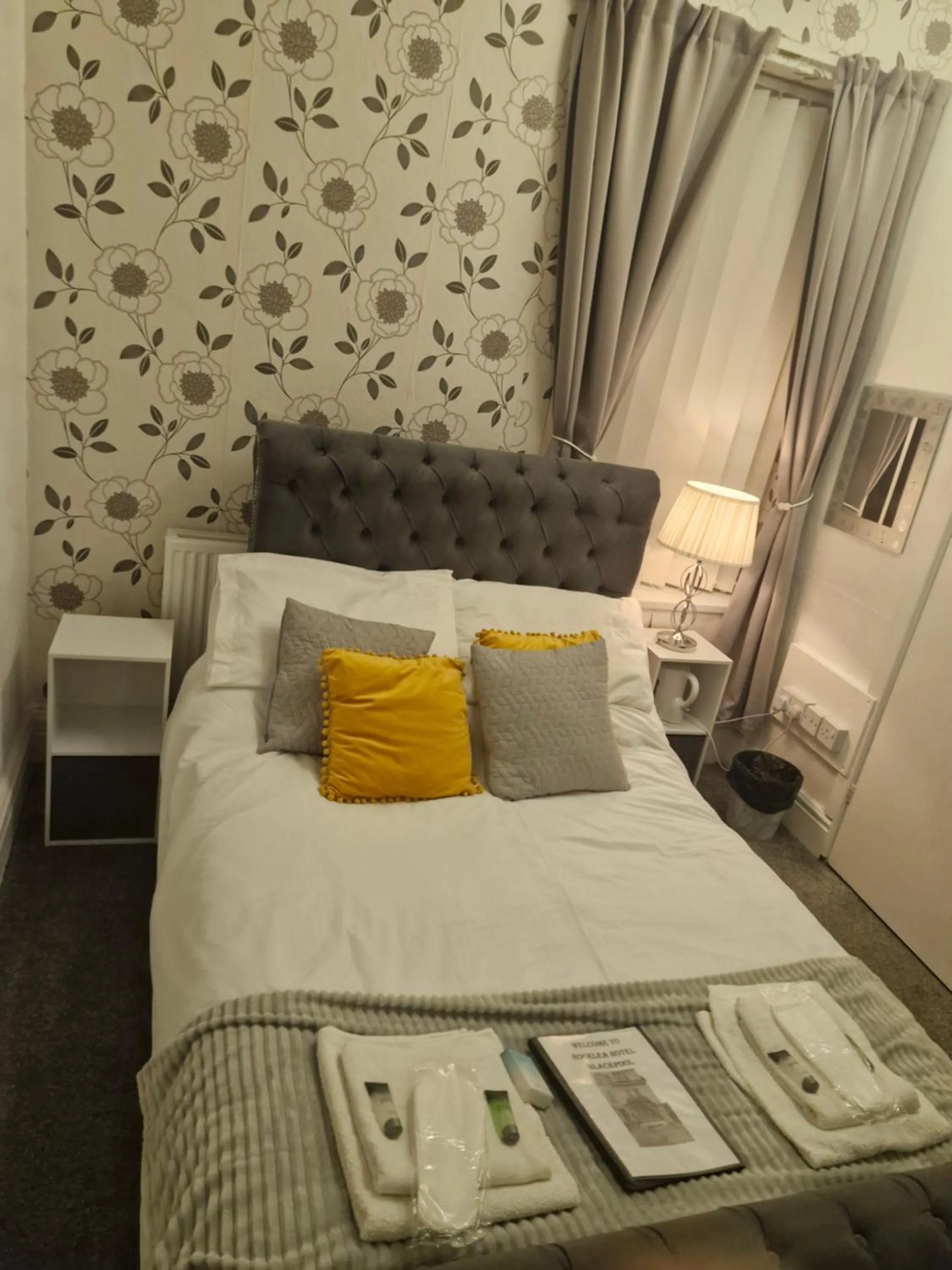 Bed in Rocklea Hotel