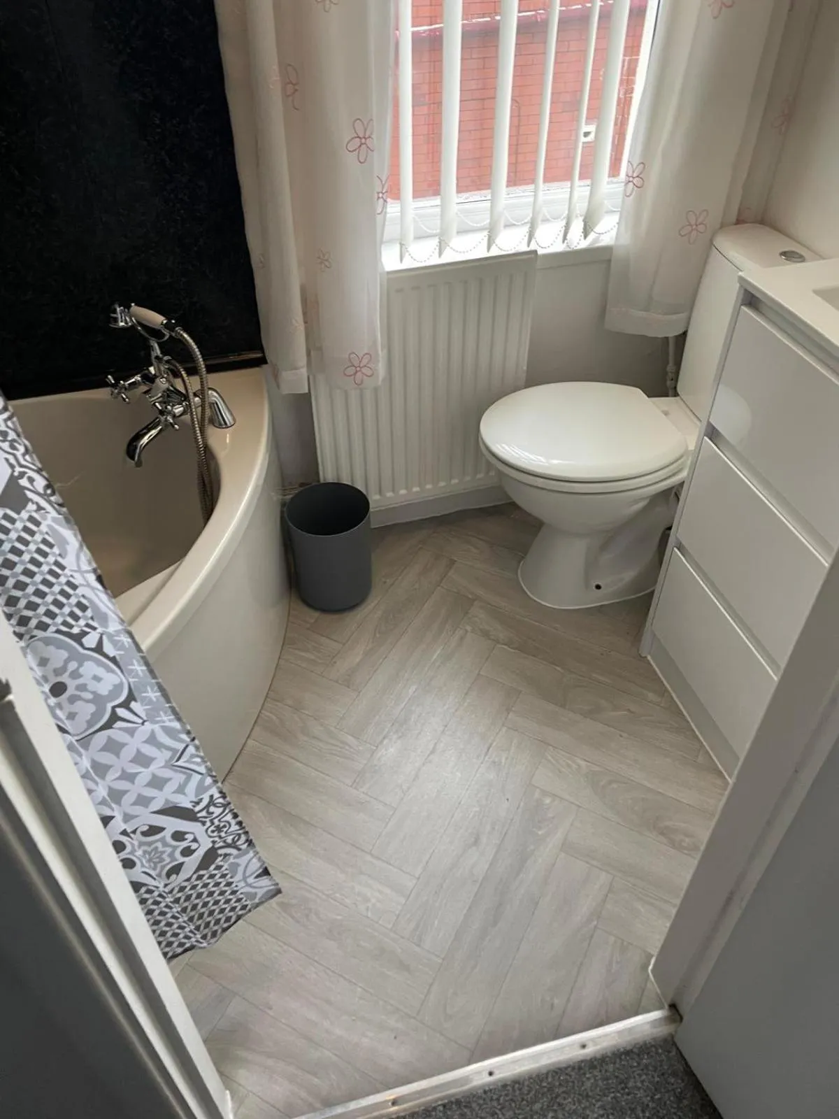 Toilet in Rocklea Hotel