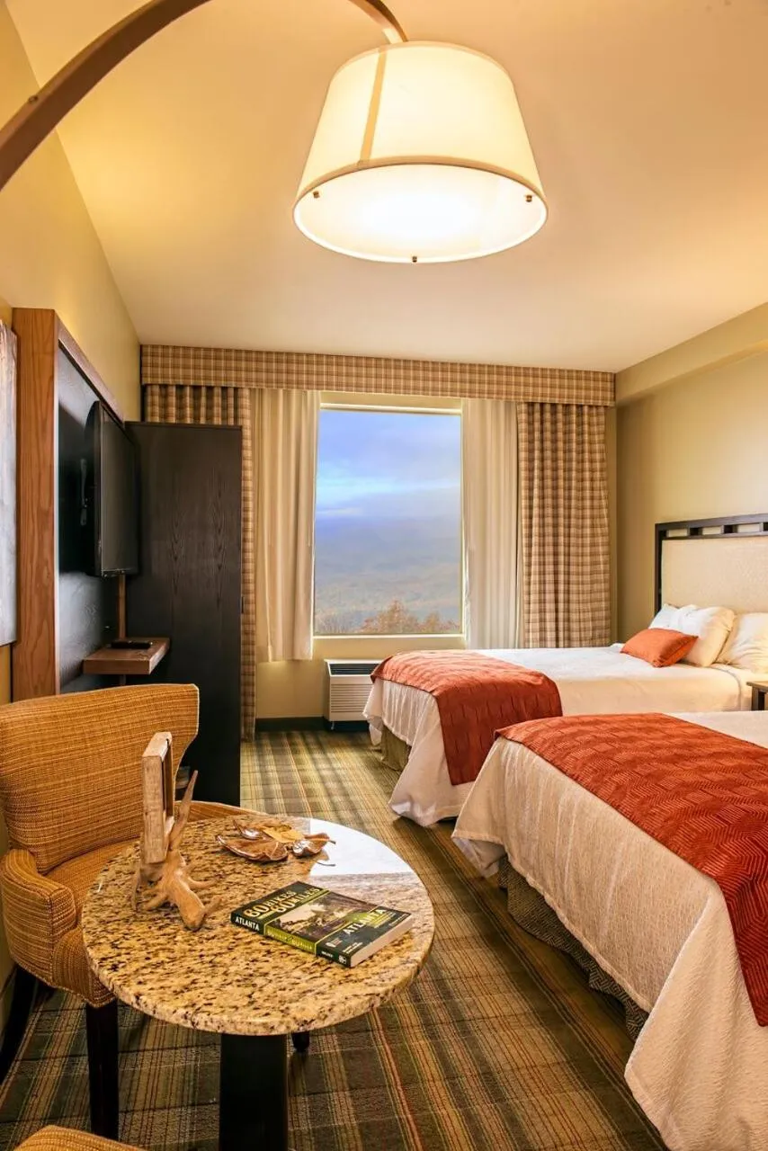 Bed in Amicalola Falls State Park and Lodge