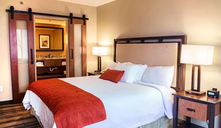 Bed in Amicalola Falls State Park and Lodge