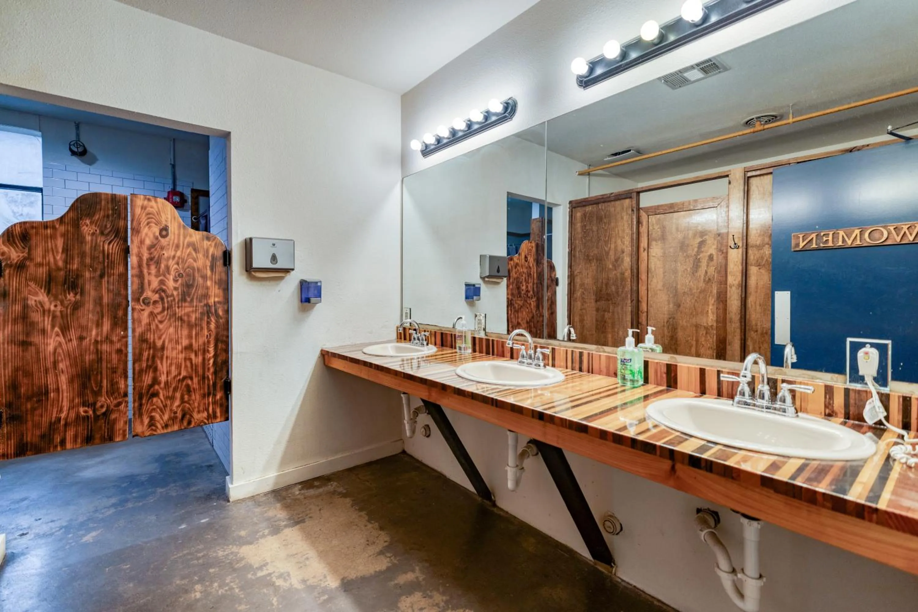 Bathroom in Firehouse Hostel