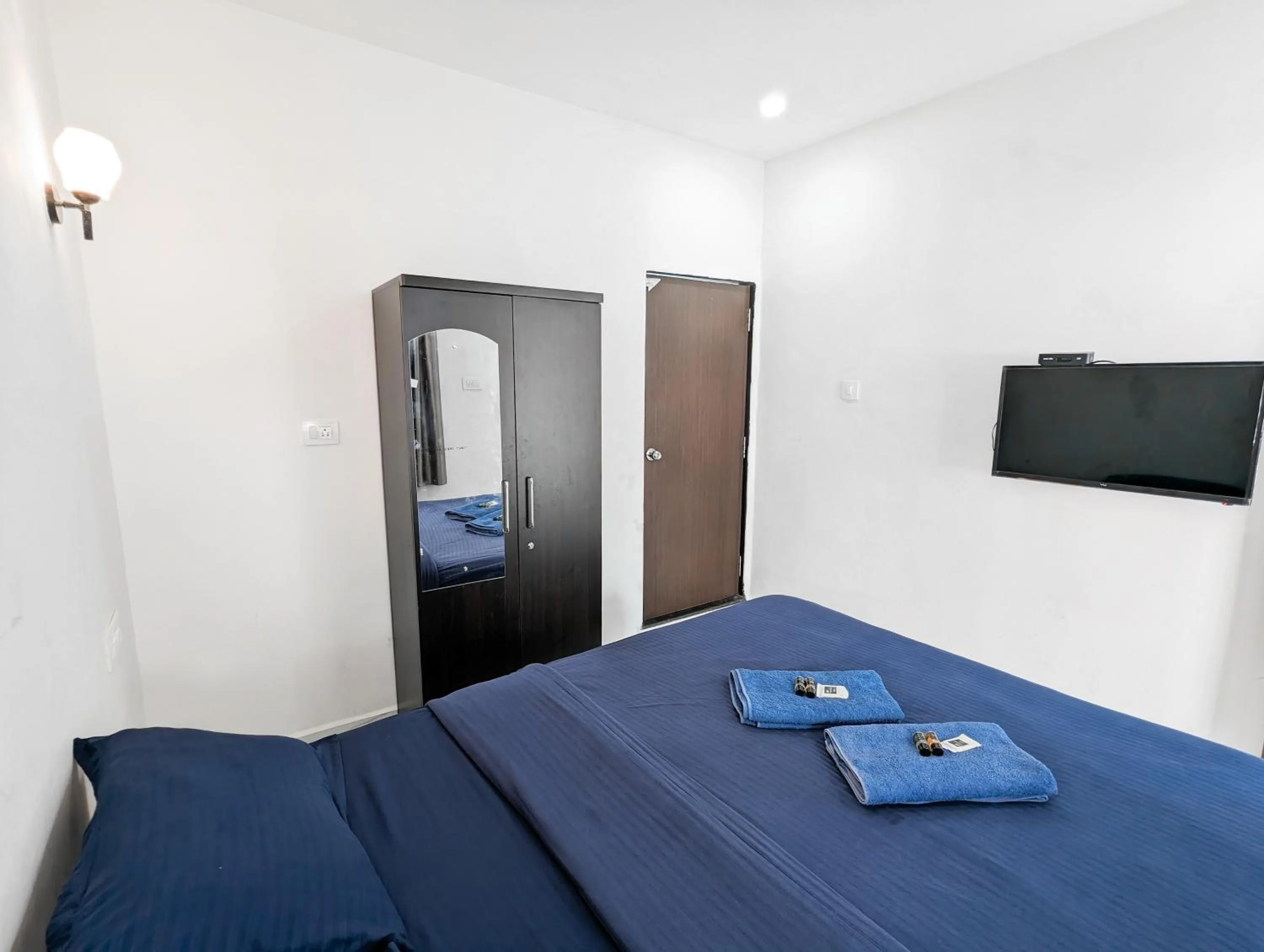 wardrobe, Bed in Swati