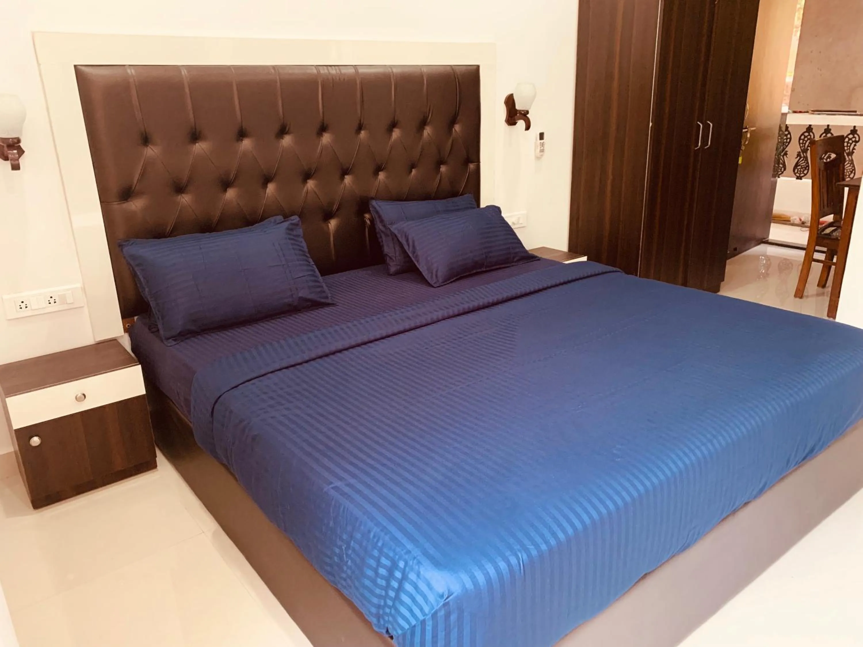 Bed in Swati
