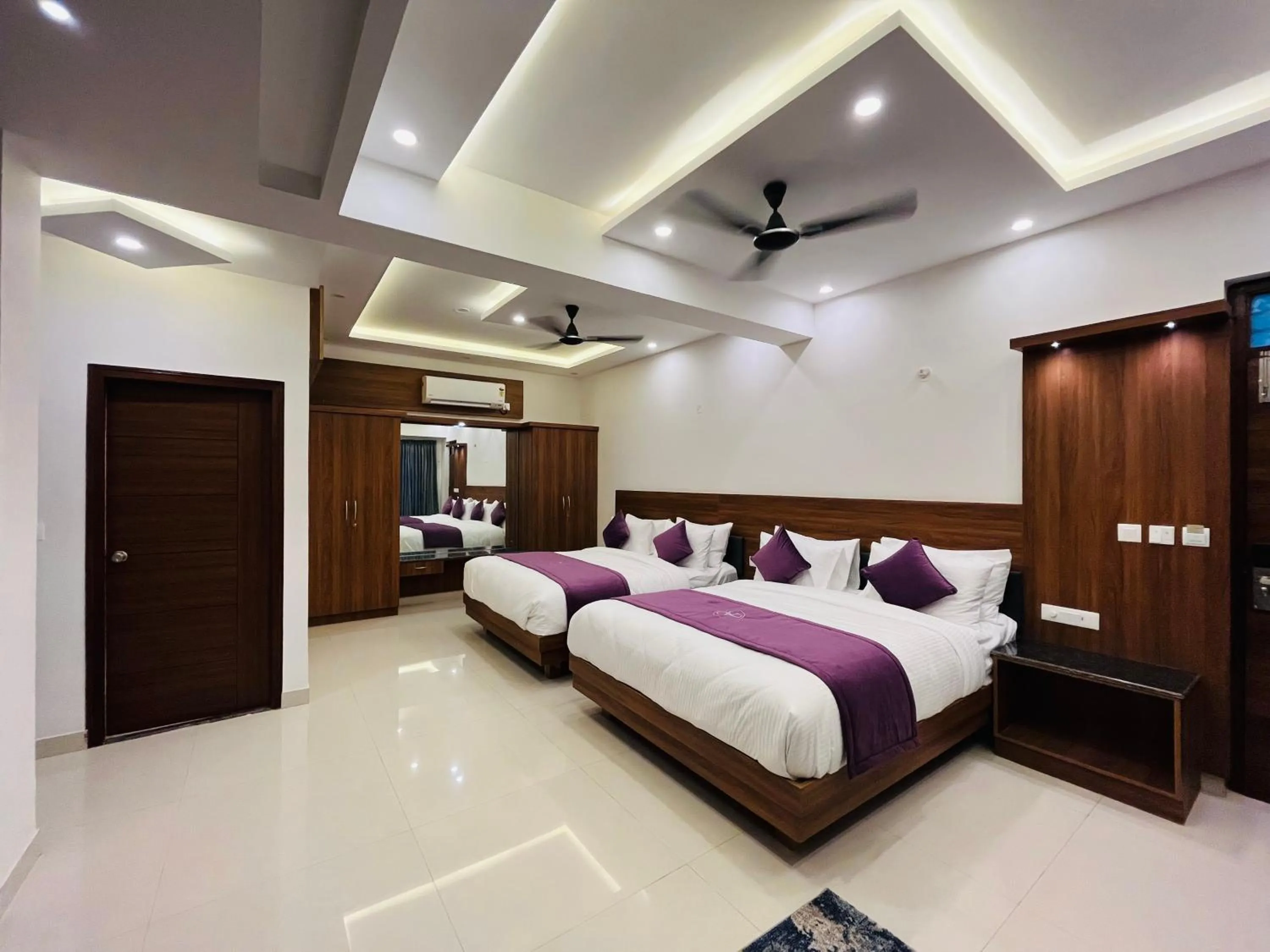 Bed in VOVO PREMIER HOTEL