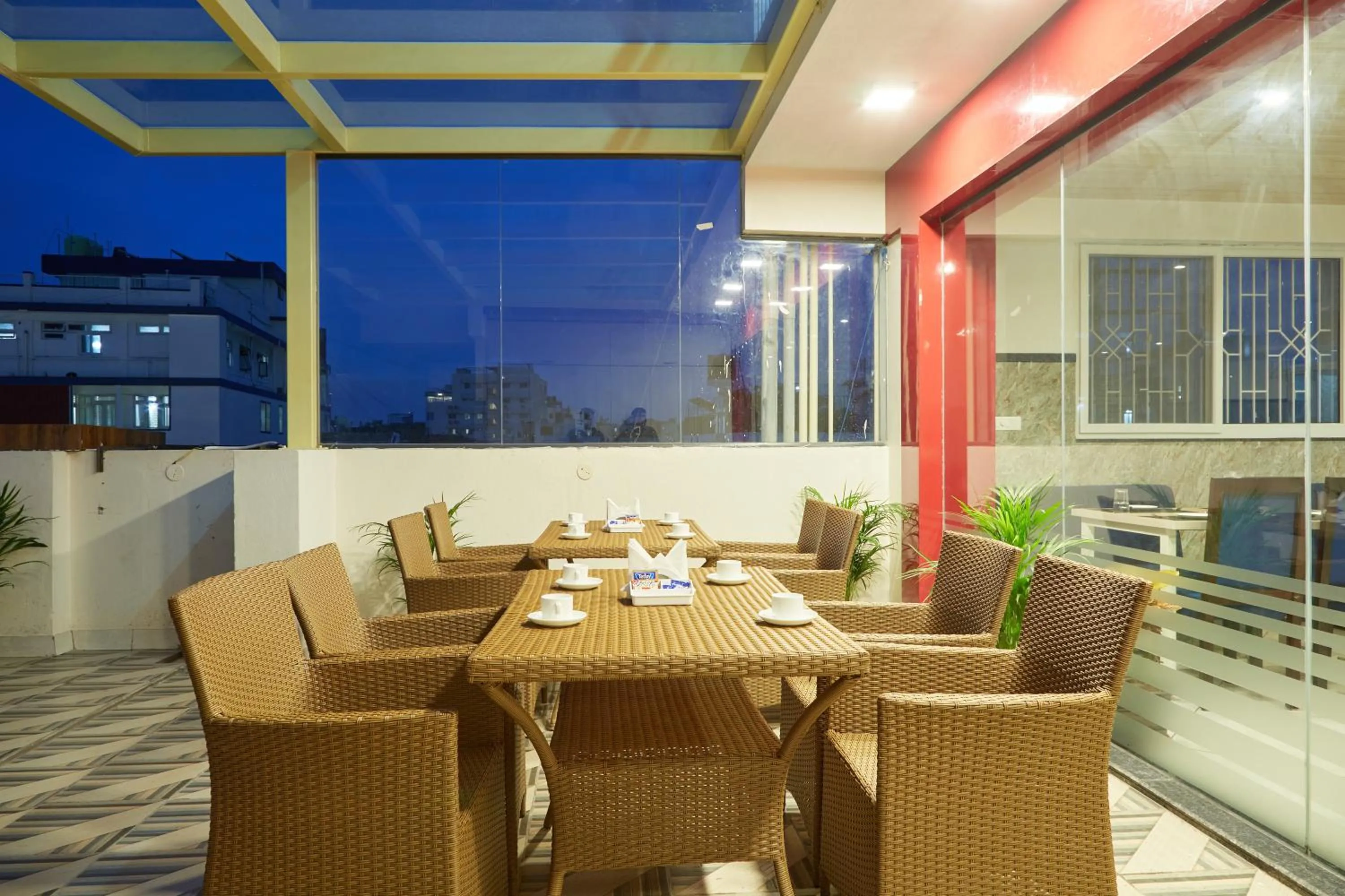 Restaurant/places to eat in VOVO PREMIER HOTEL