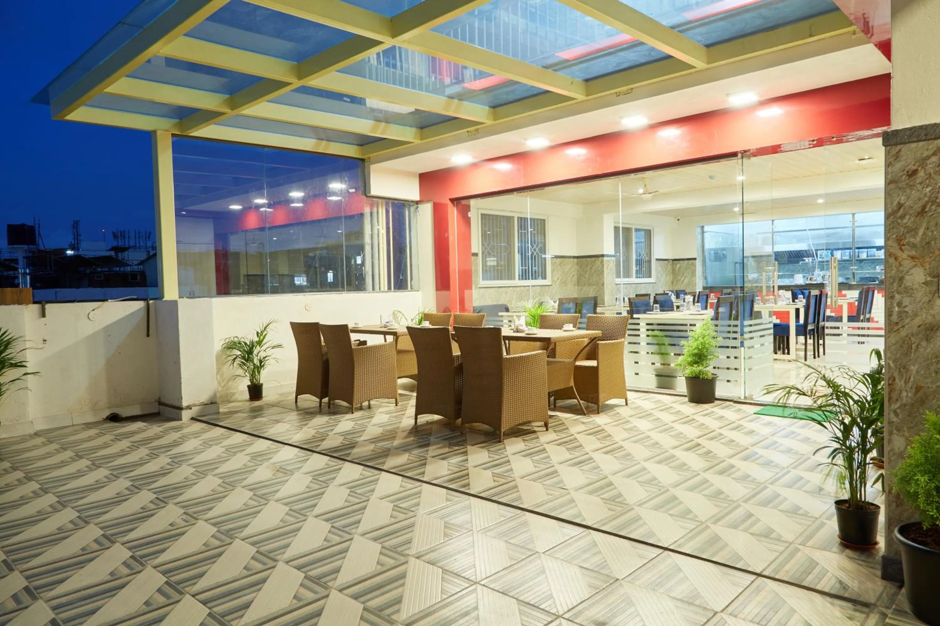 Restaurant/places to eat in VOVO PREMIER HOTEL