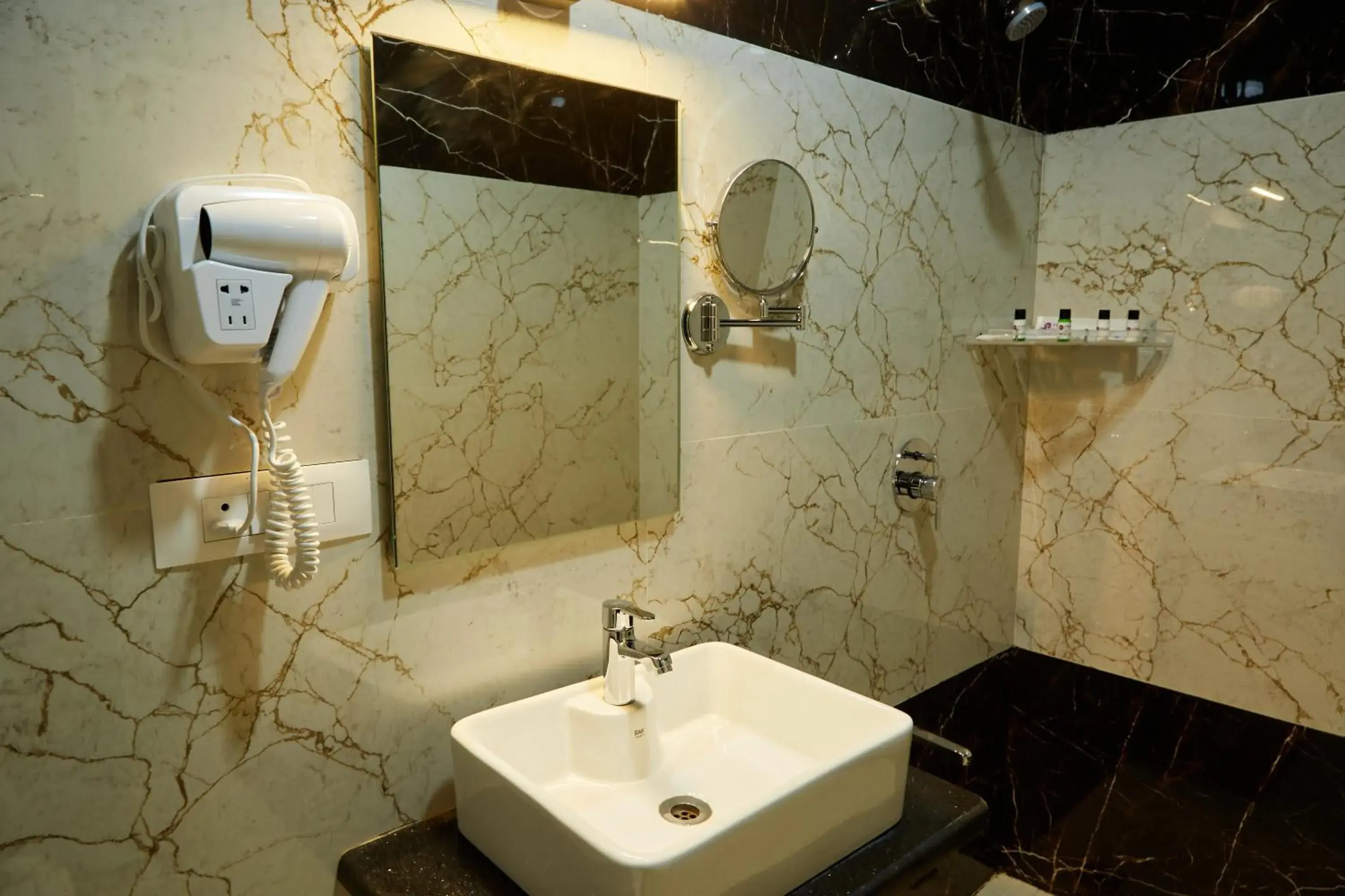 Suite - single occupancy in VOVO PREMIER HOTEL Suite - single occupancy in VOVO PREMIER HOTEL