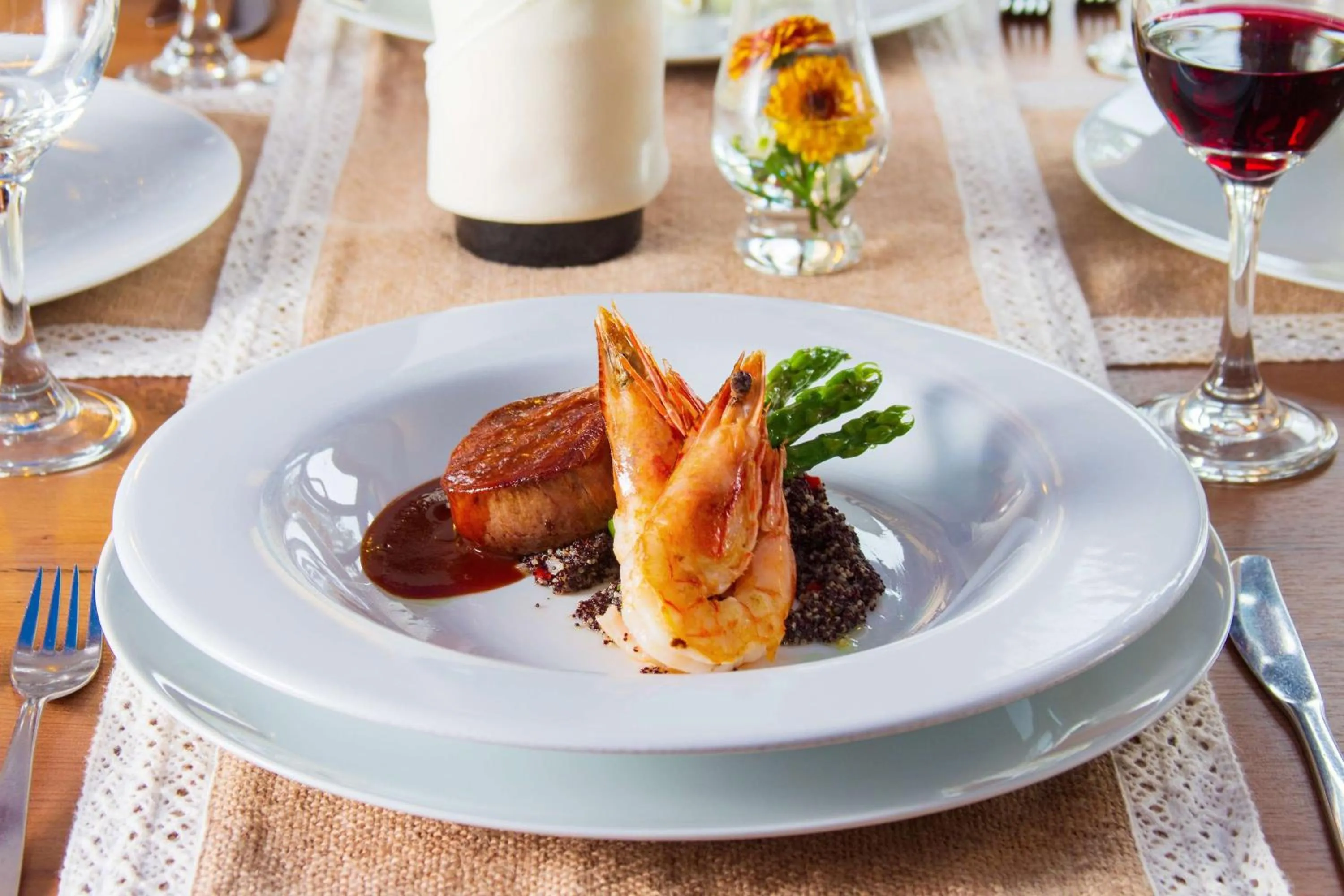 Restaurant/places to eat in Hotel Rincon de Puembo; BW Signature Collection