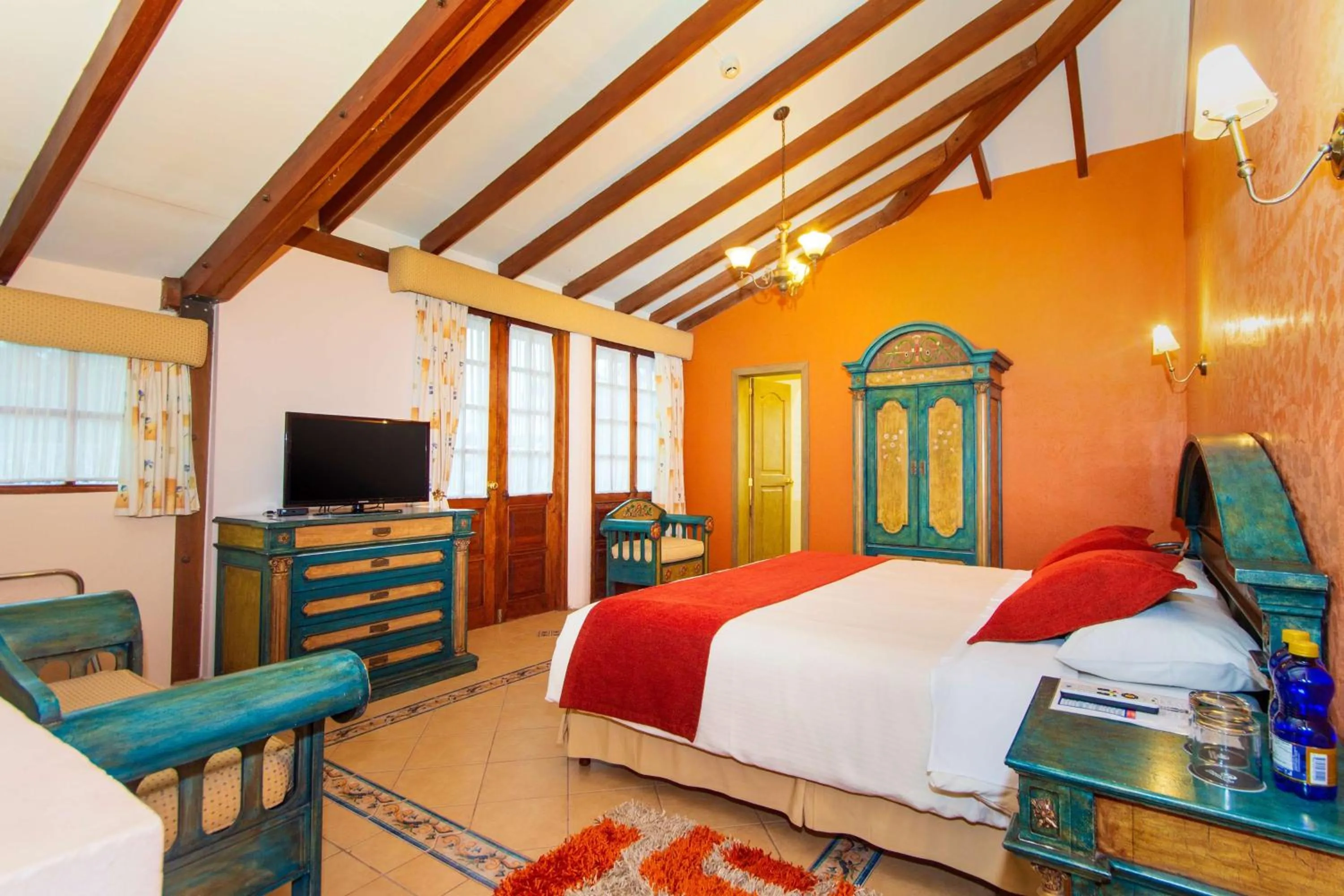 Photo of the whole room, Bed in Hotel Rincon de Puembo; BW Signature Collection