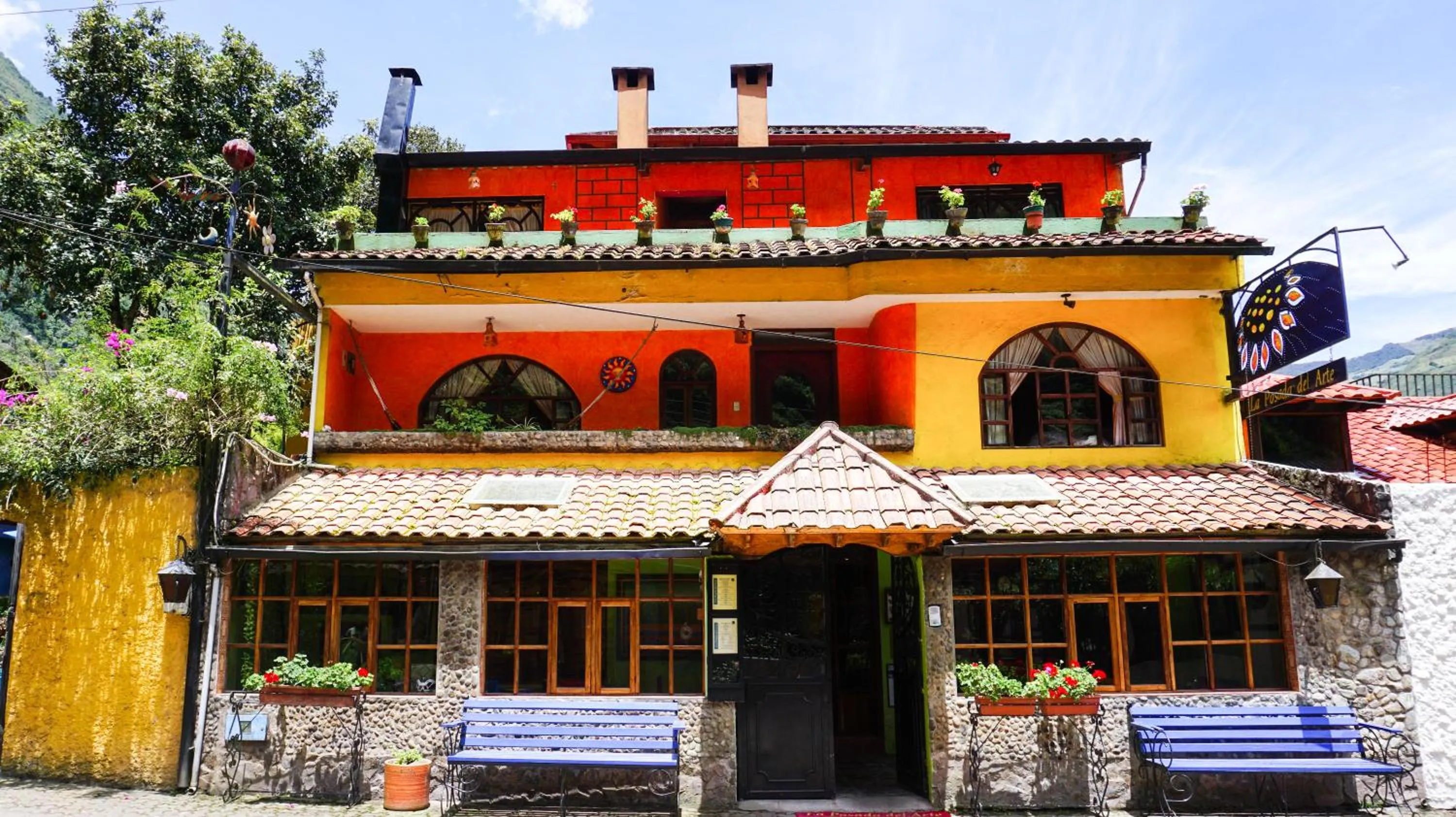 Facade/entrance in La Posada Del Arte