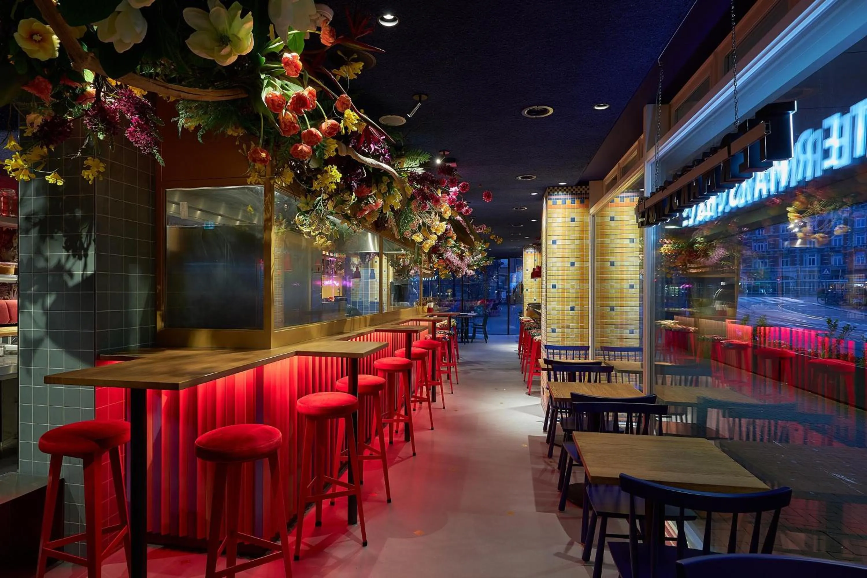 Lounge or bar in NH Collection Amsterdam Flower Market