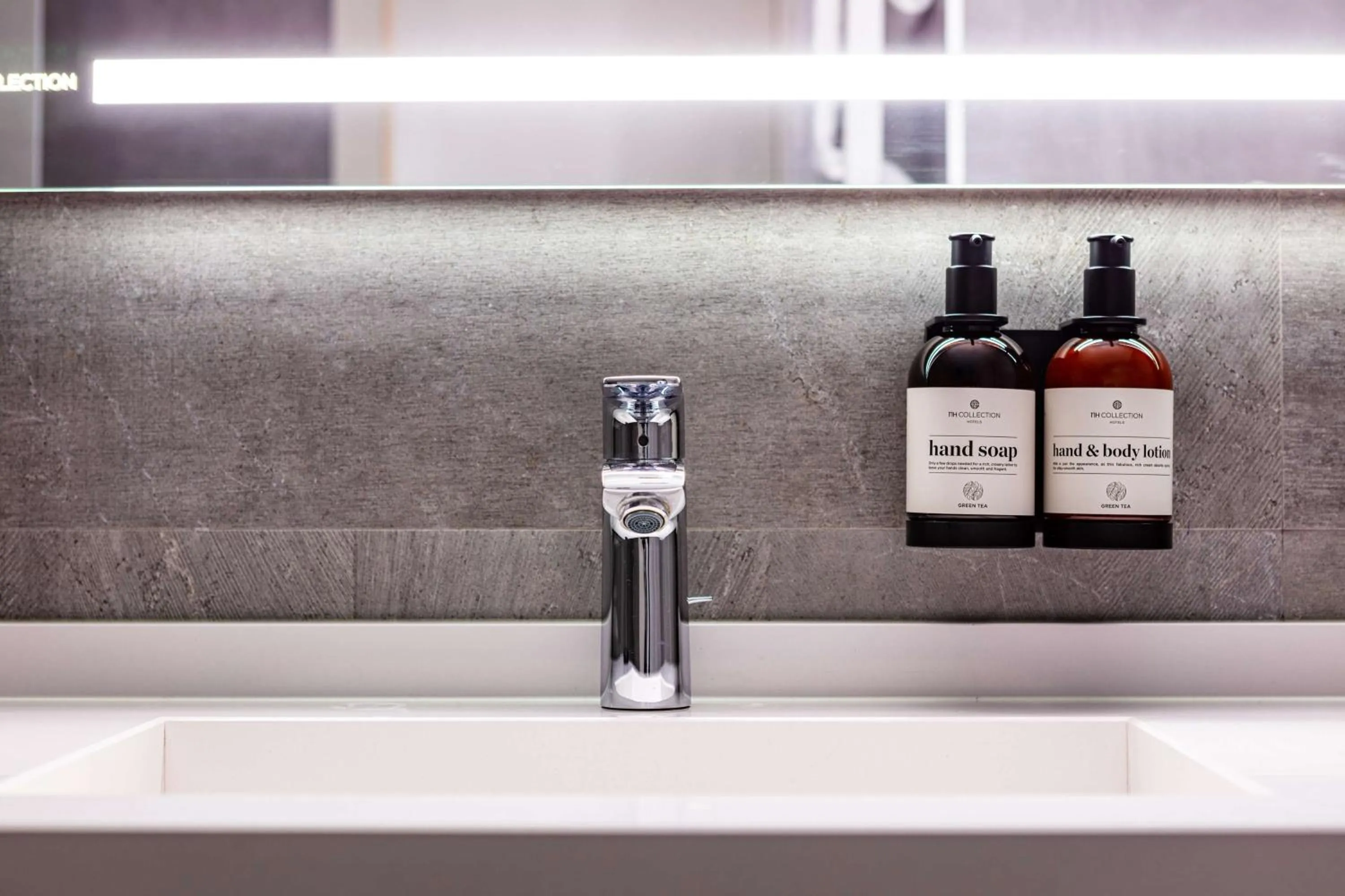 Bathroom in NH Collection Amsterdam Flower Market