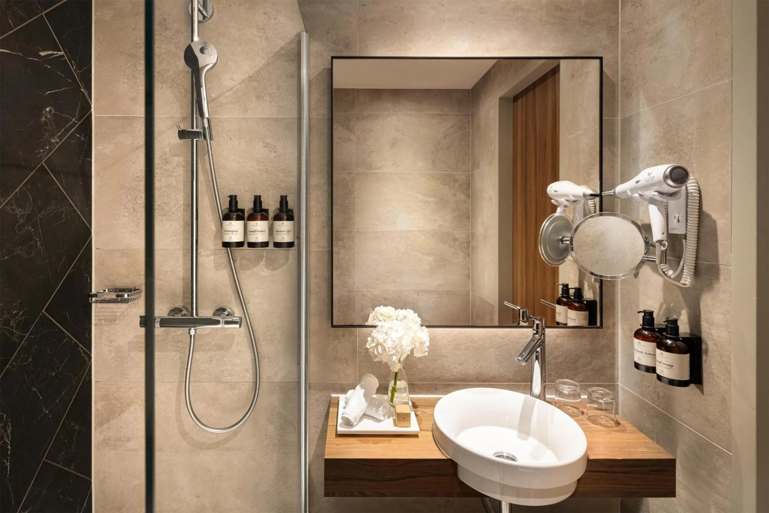 Bathroom in NH Collection Amsterdam Flower Market