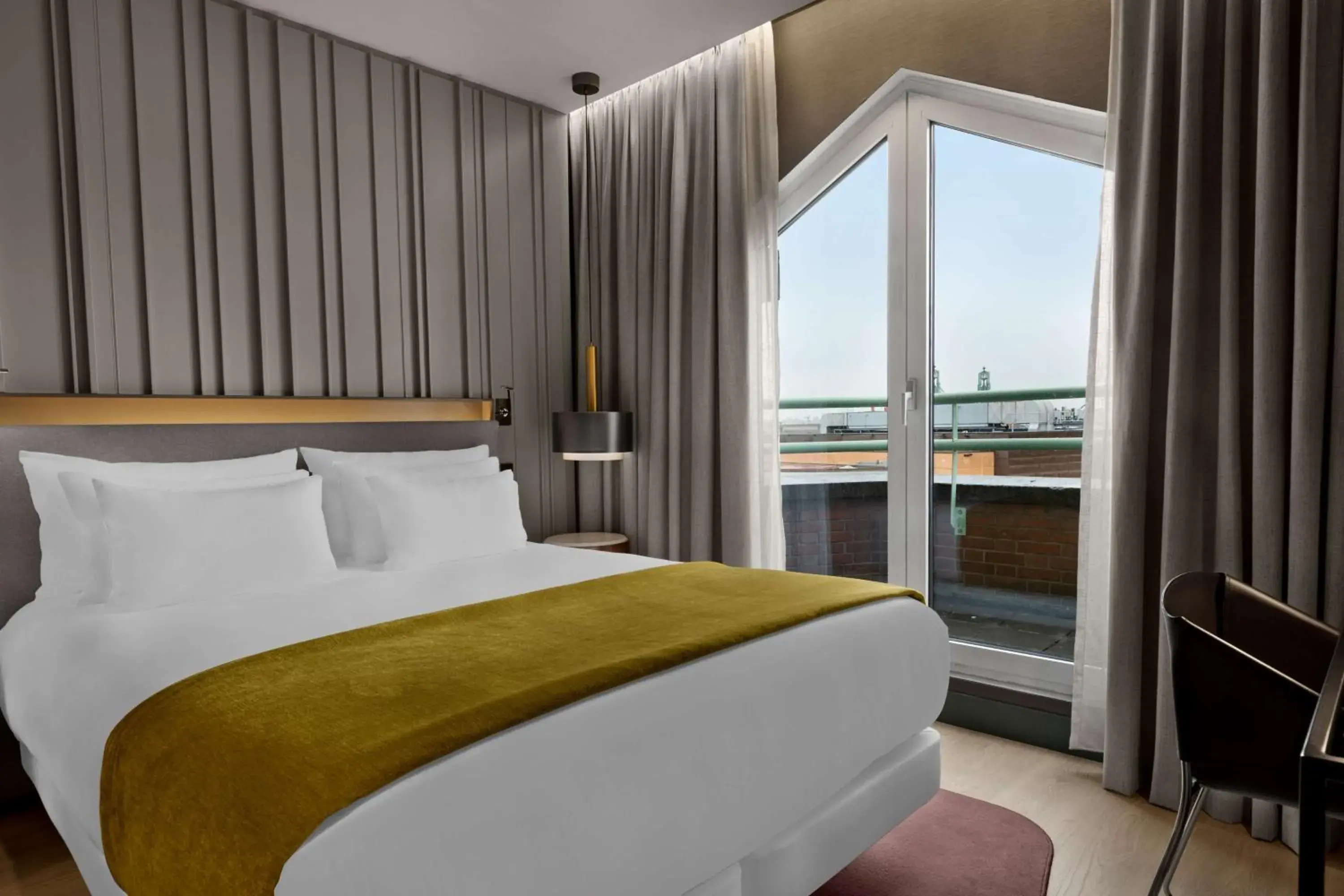 Superior Double Room with View and Balcony in NH Collection Amsterdam Flower Market Superior Double Room with View and Balcony in NH Collection Amsterdam Flower Market