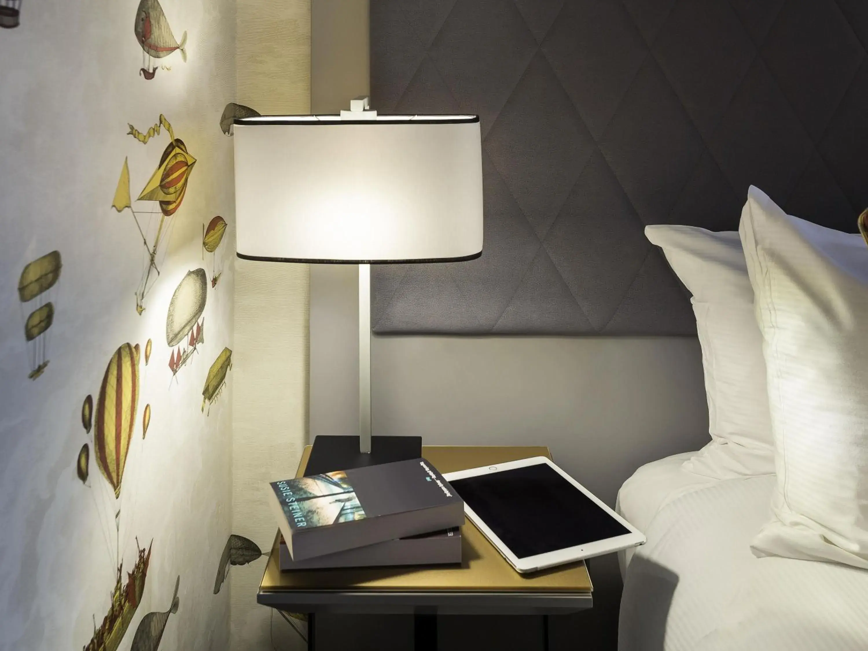 Bedroom, Bed in Mercure London Hyde Park Hotel Bedroom, Bed in Mercure London Hyde Park Hotel