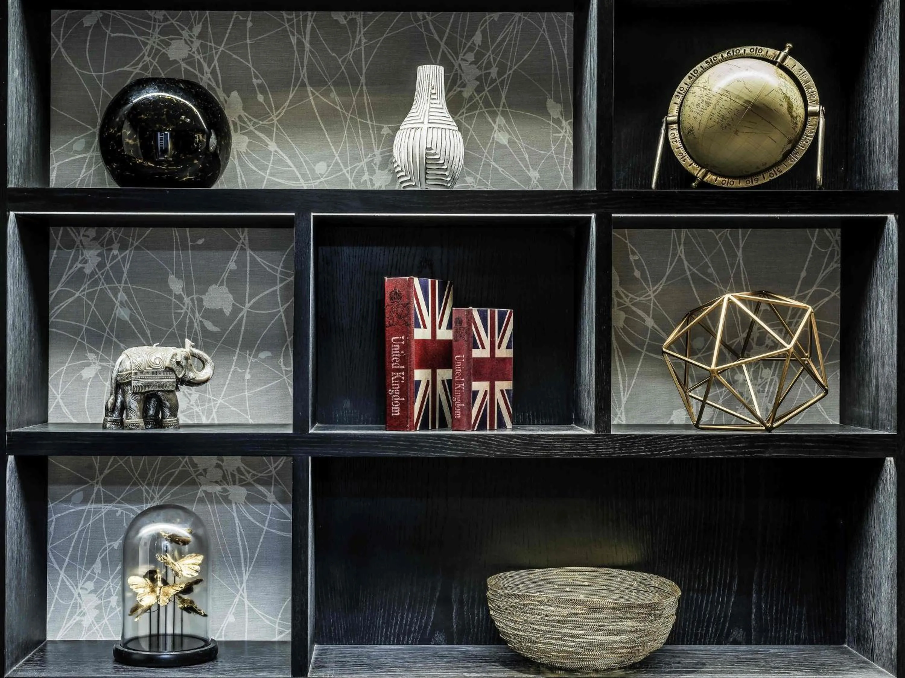 Lounge or bar in Mercure London Hyde Park Hotel