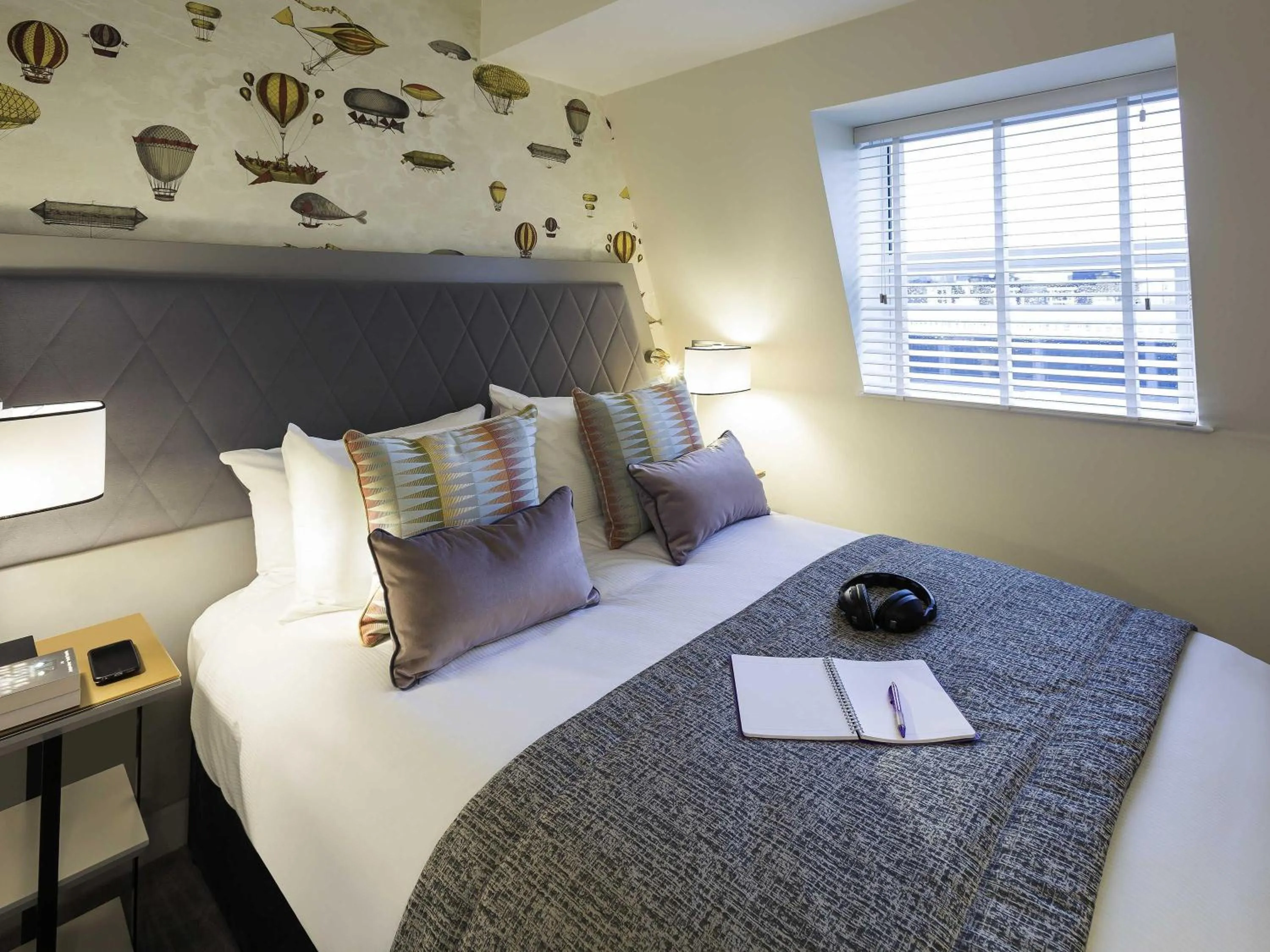 Bedroom, Bed in Mercure London Hyde Park Hotel