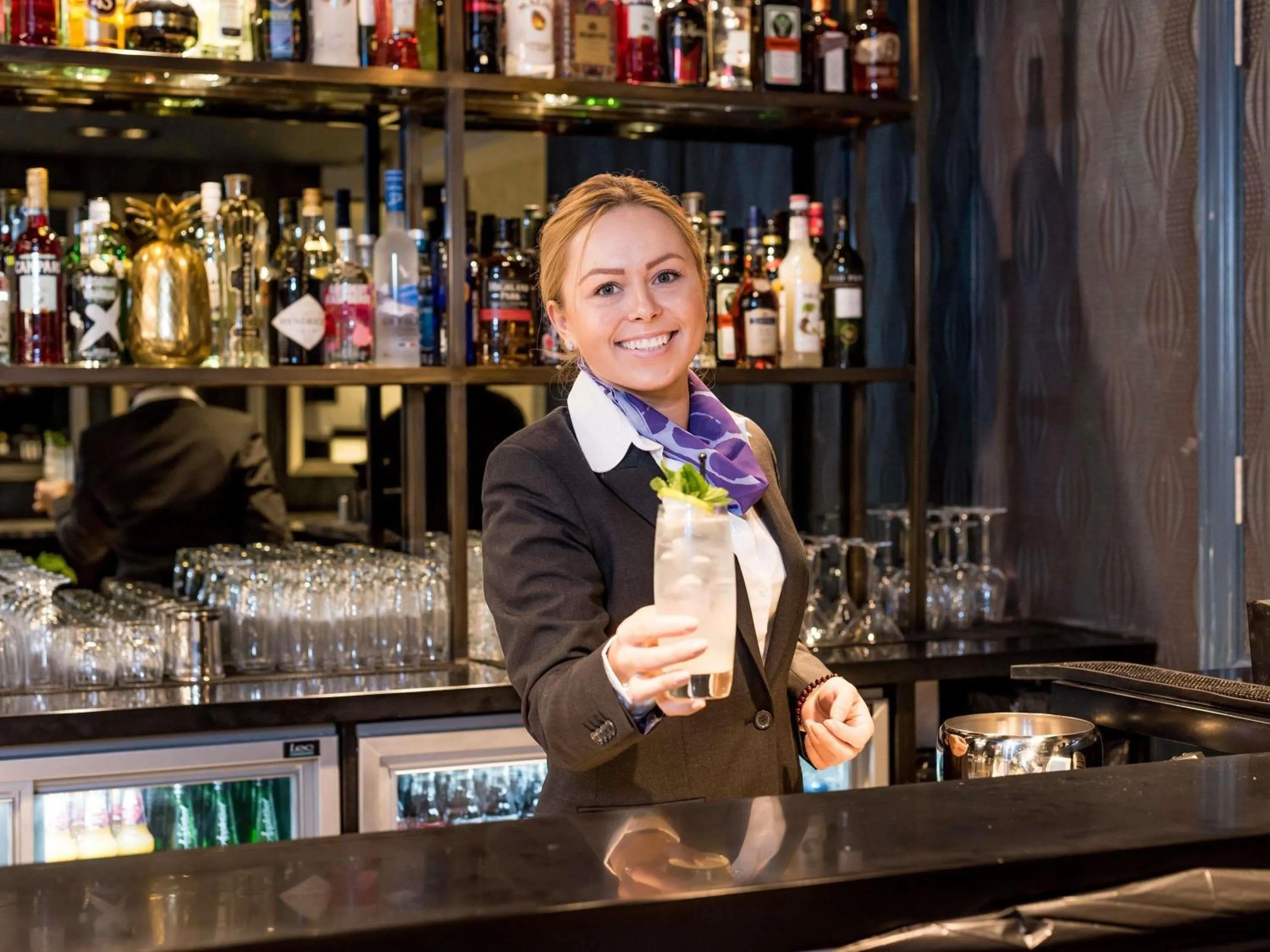 Restaurant/places to eat in Mercure London Hyde Park Hotel