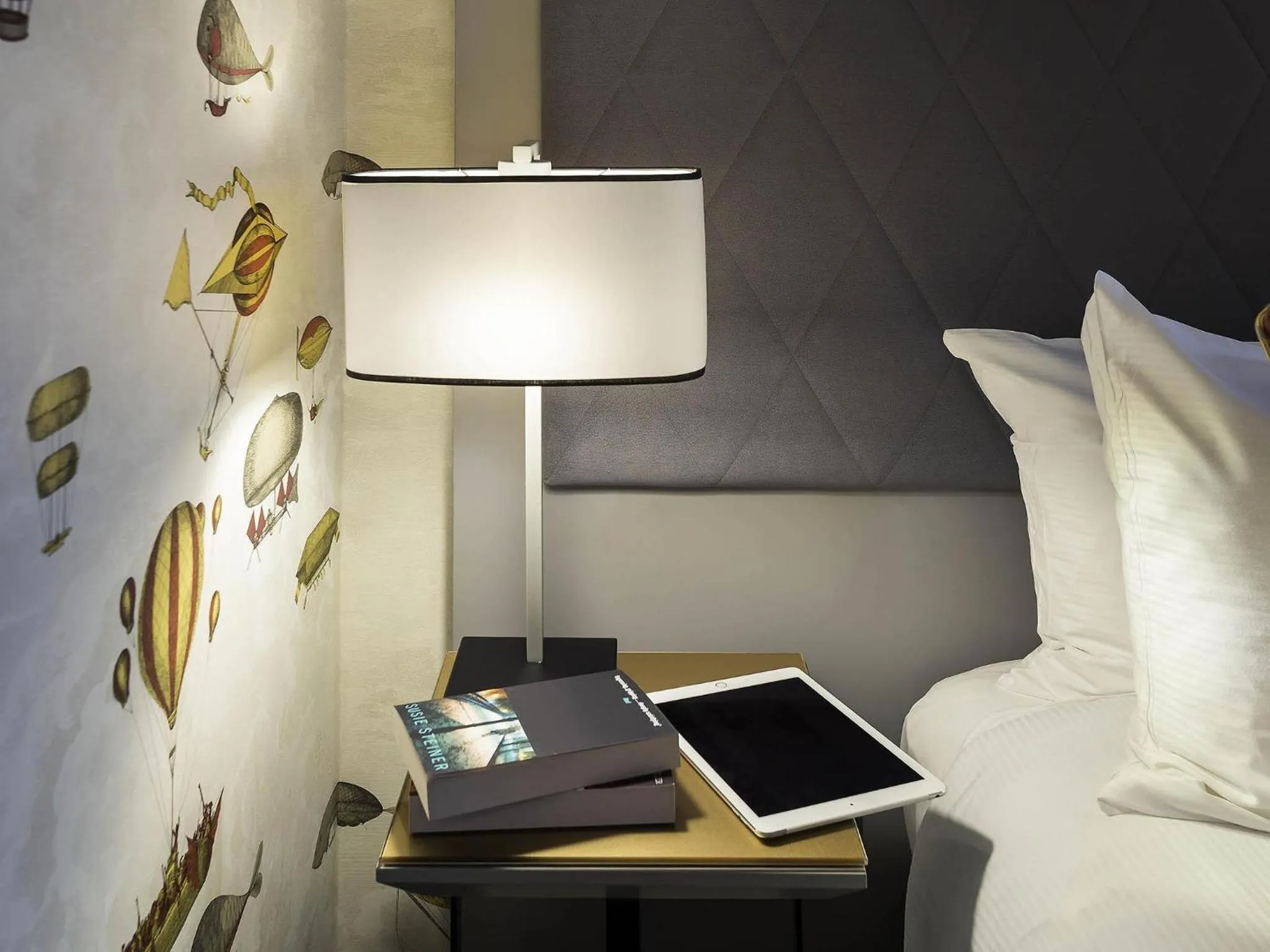 Bedroom, Bed in Mercure London Hyde Park Hotel