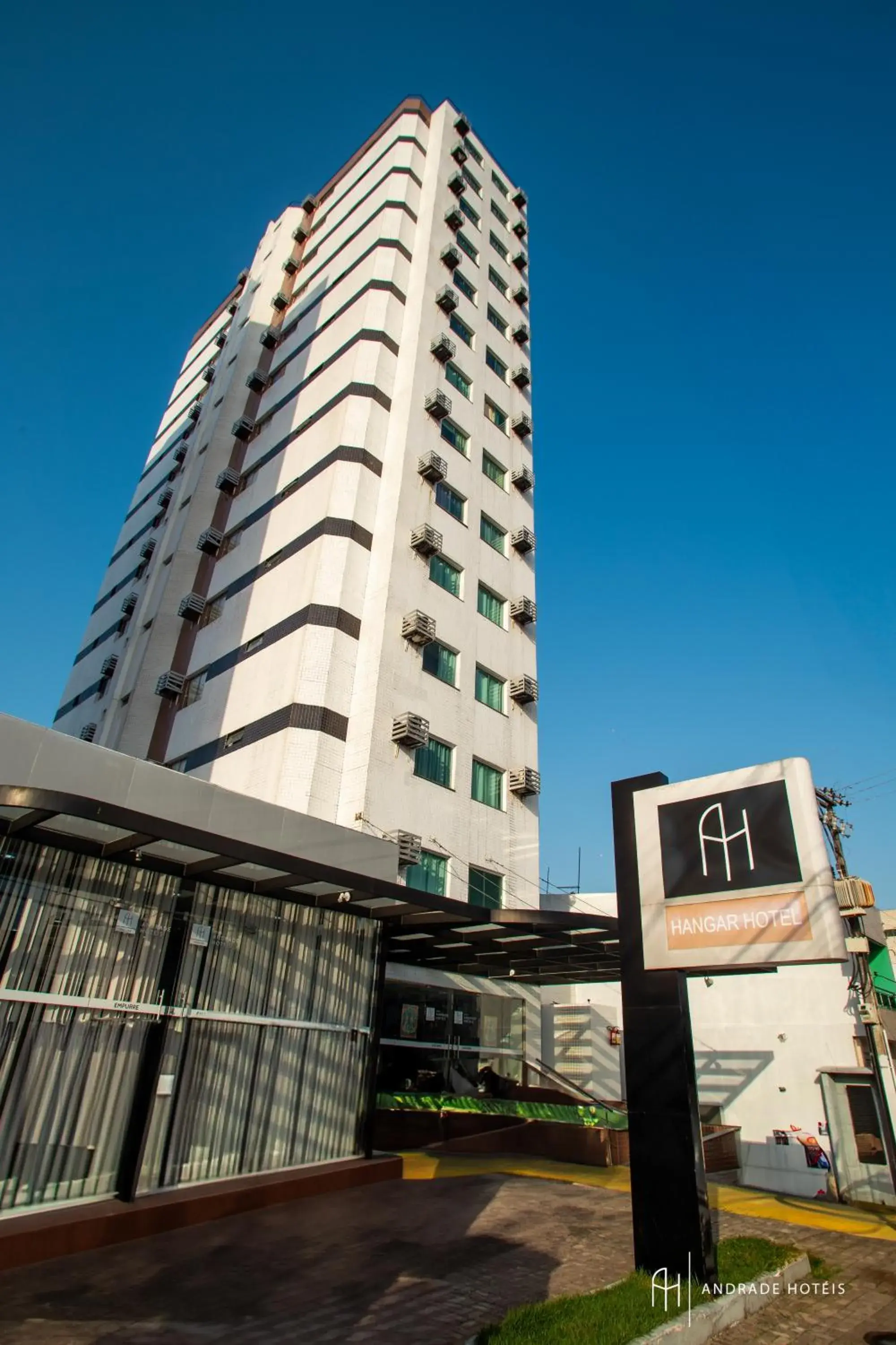 Facade/entrance in Rede Andrade Hangar Facade/entrance in Rede Andrade Hangar