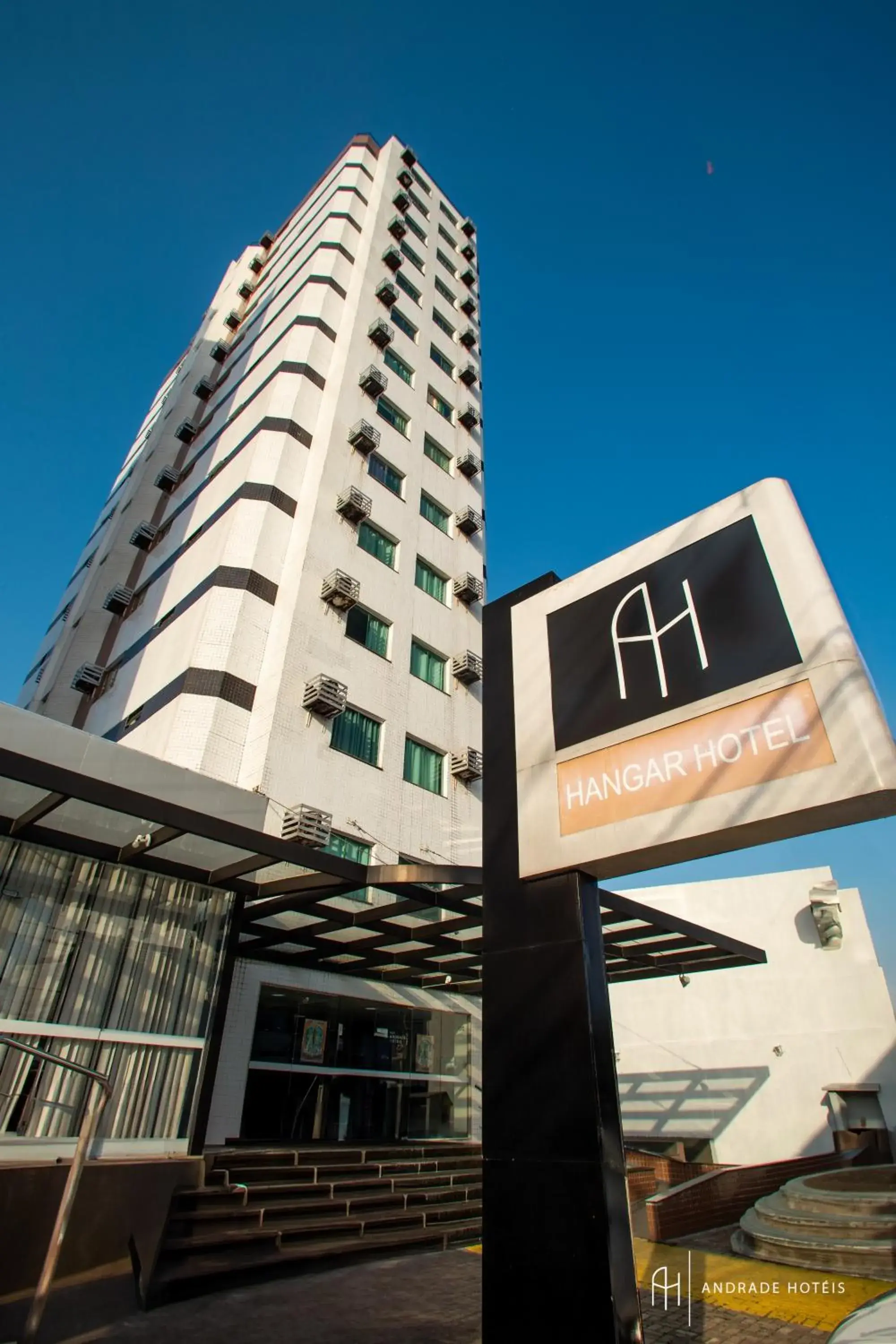 Facade/entrance in Rede Andrade Hangar Facade/entrance in Rede Andrade Hangar