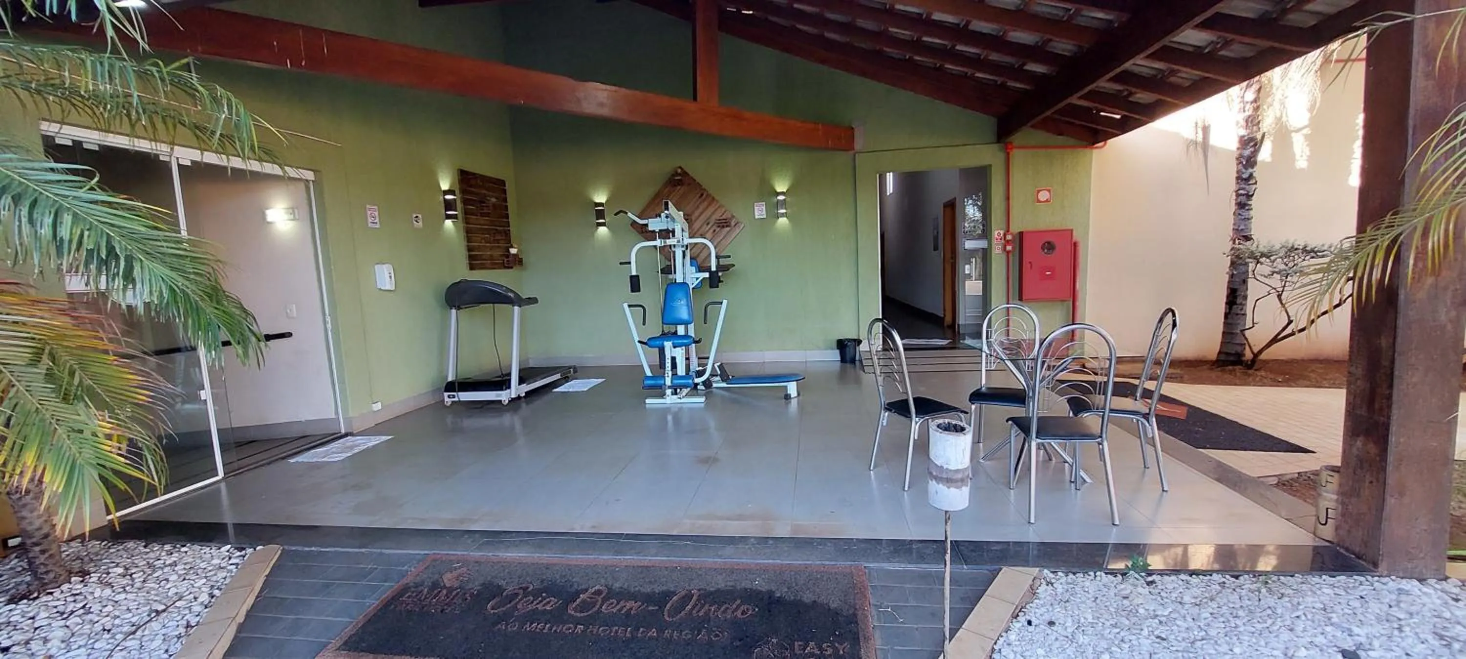 Fitness centre/facilities in Emmis Park Hotel