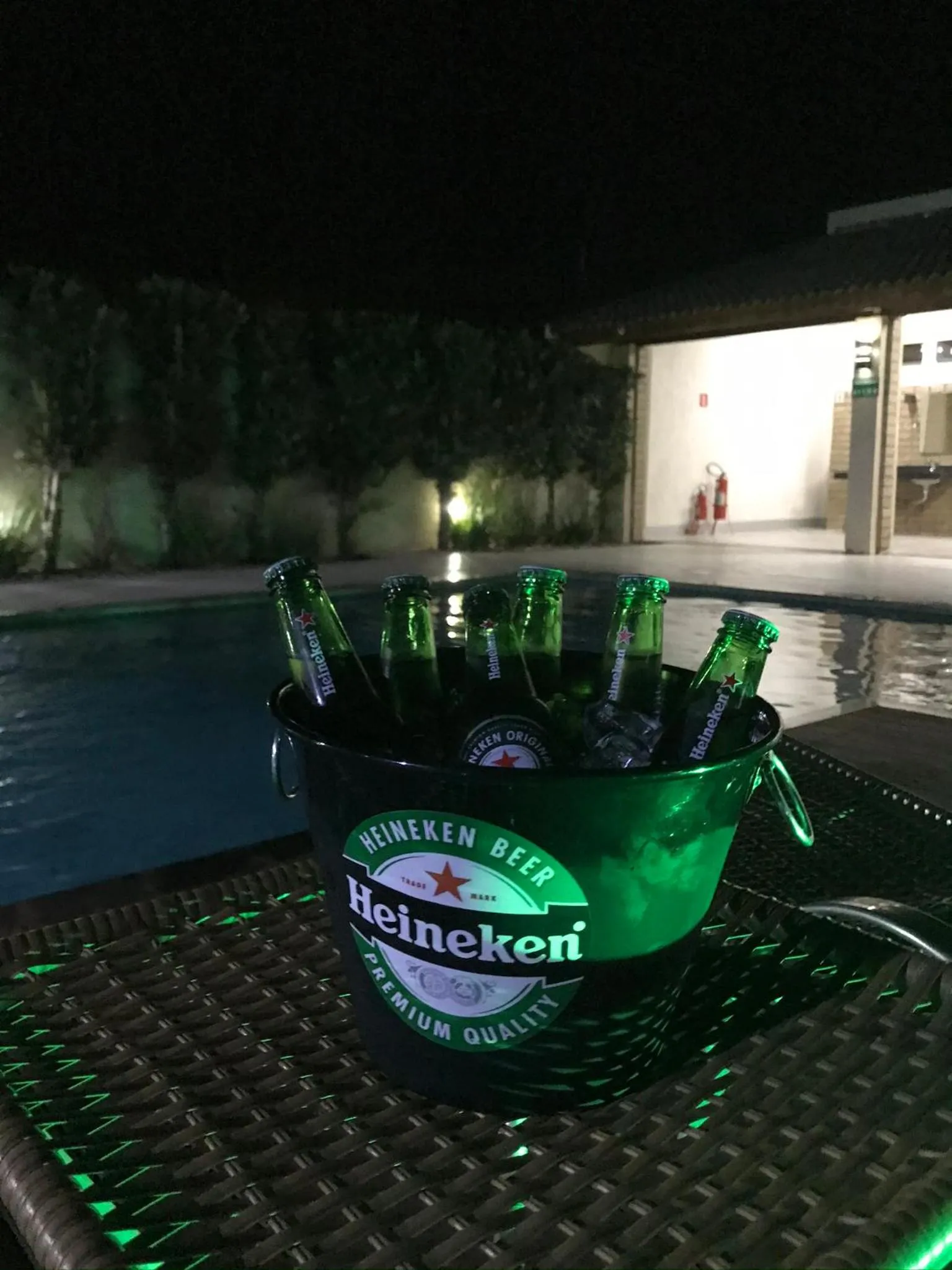 Swimming pool in Emmis Park Hotel