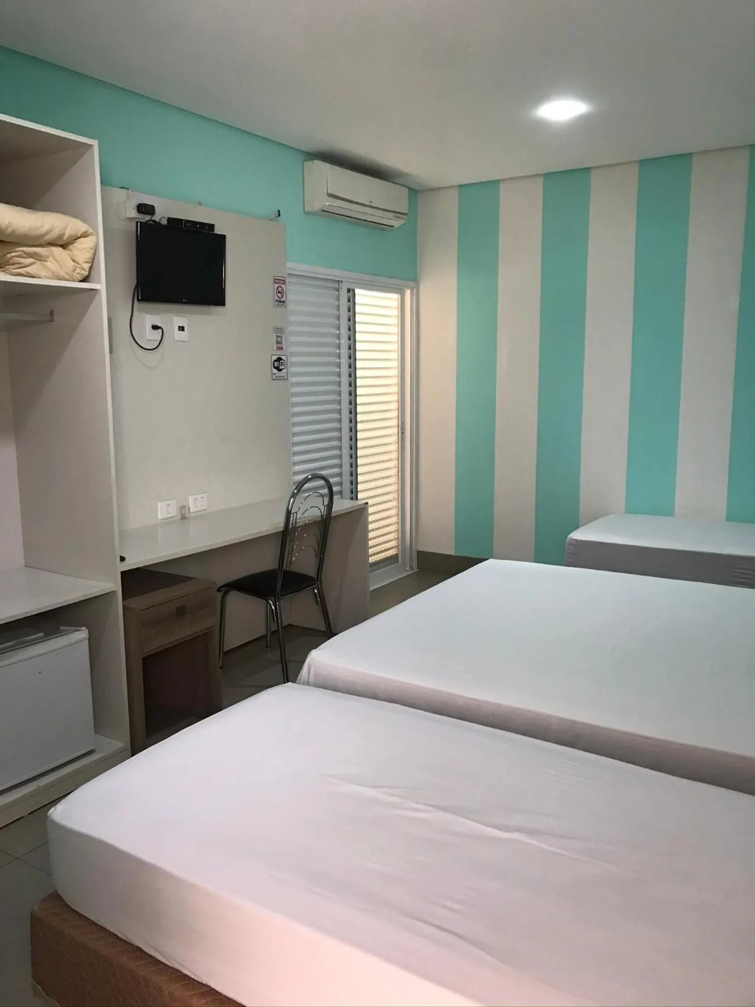 Bedroom, Bed in Emmis Park Hotel