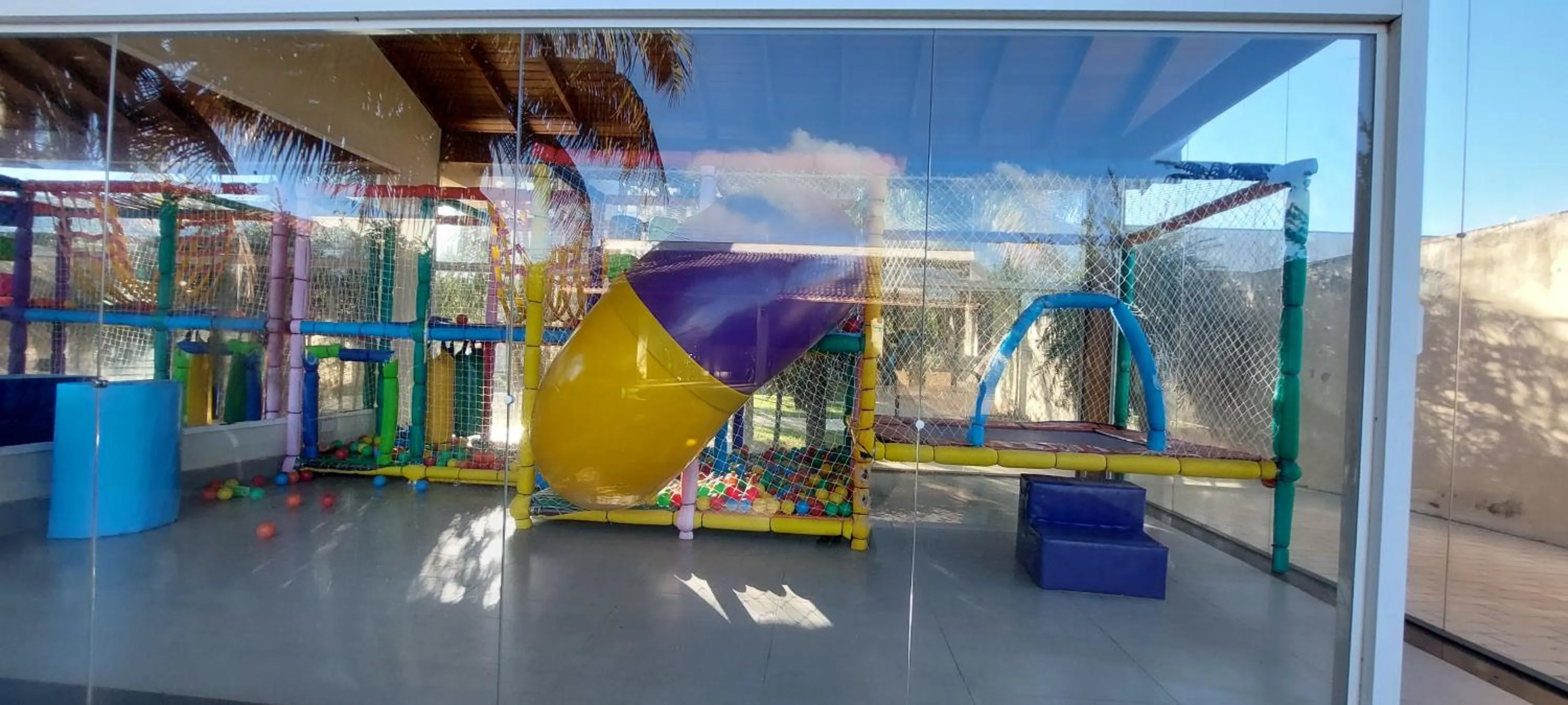 Children play ground in Emmis Park Hotel