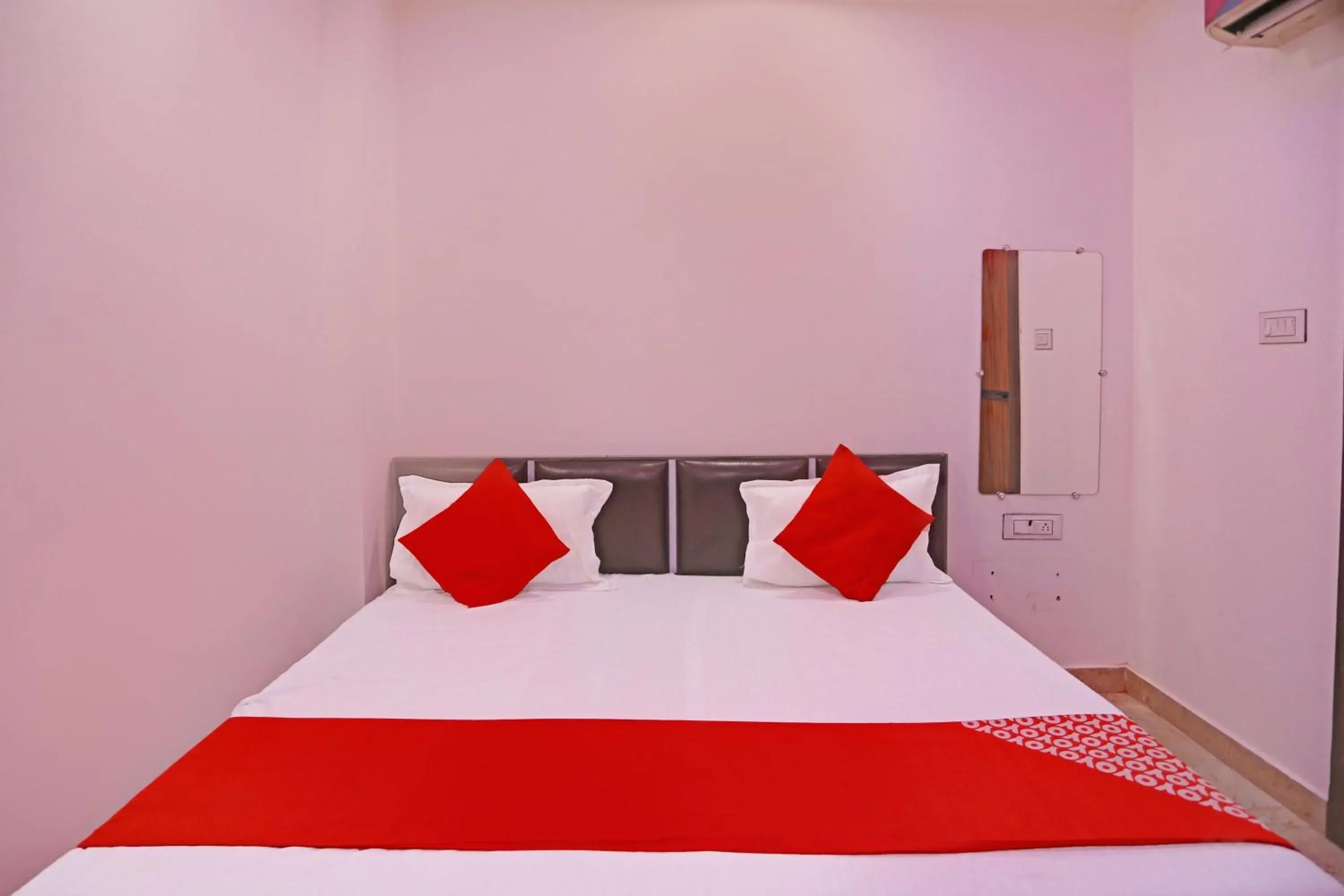 Classic Triple Room - single occupancy in Hotel O by OYO Royal Residency Classic Triple Room - single occupancy in Hotel O by OYO Royal Residency