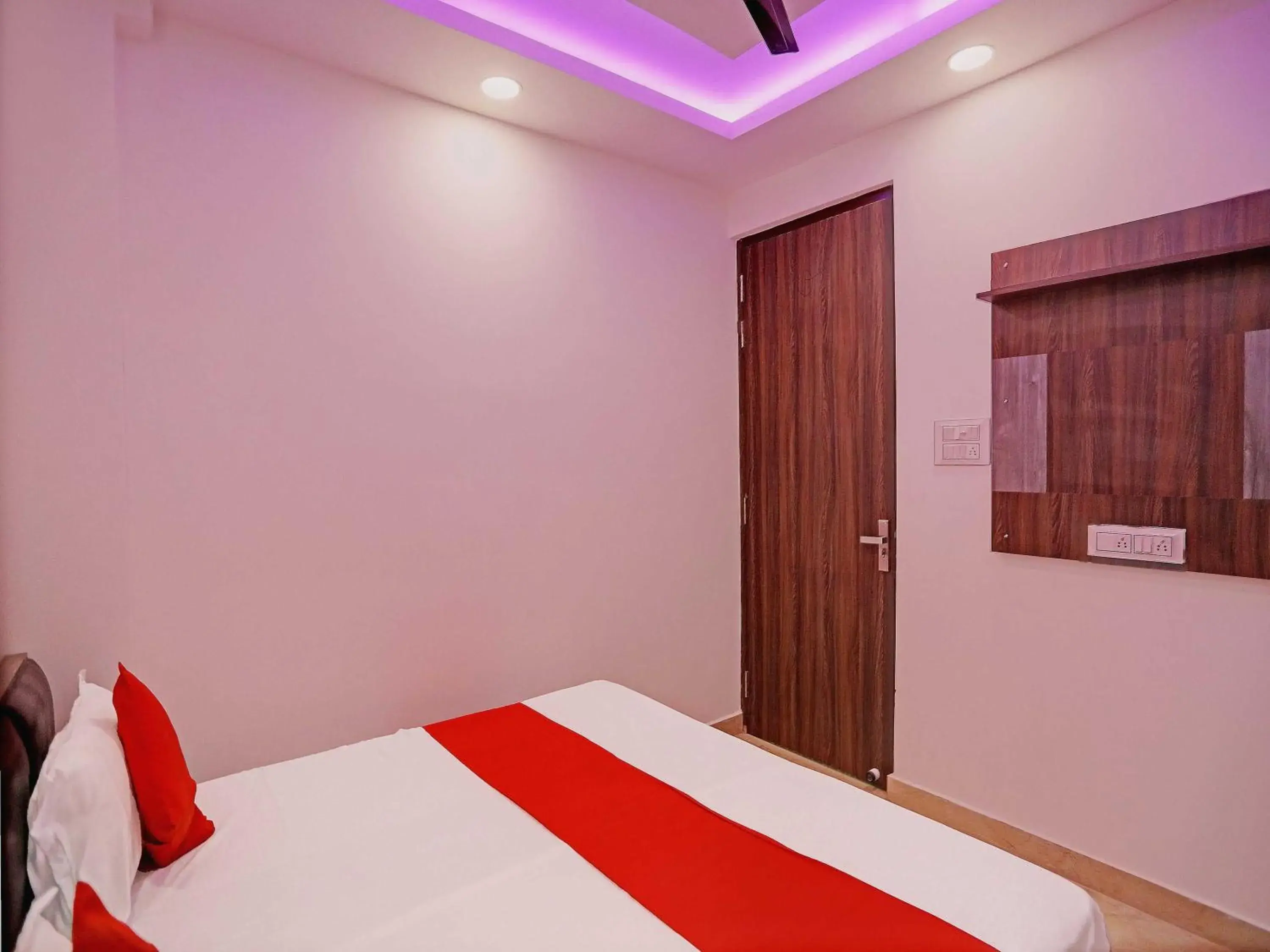 Classic Triple Room - single occupancy in Hotel O by OYO Royal Residency Classic Triple Room - single occupancy in Hotel O by OYO Royal Residency