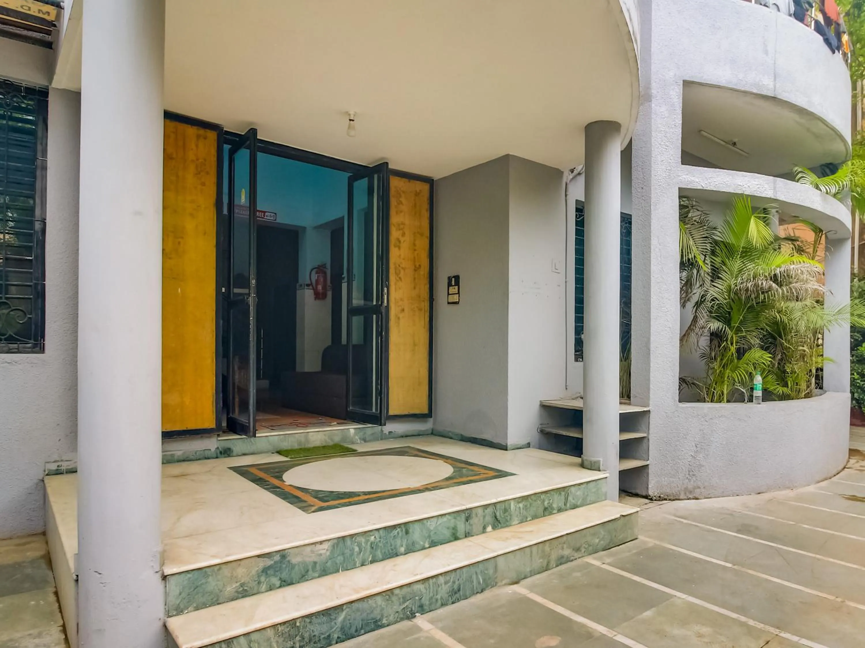 Facade/entrance in OYO Flagship Hotel Space Inn