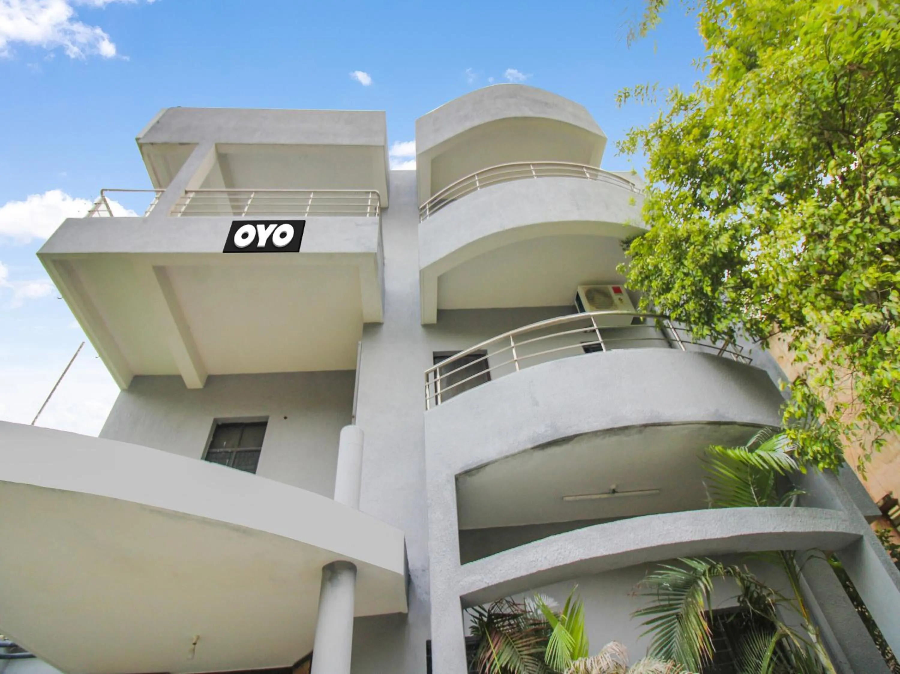 Facade/entrance in OYO Flagship Hotel Space Inn