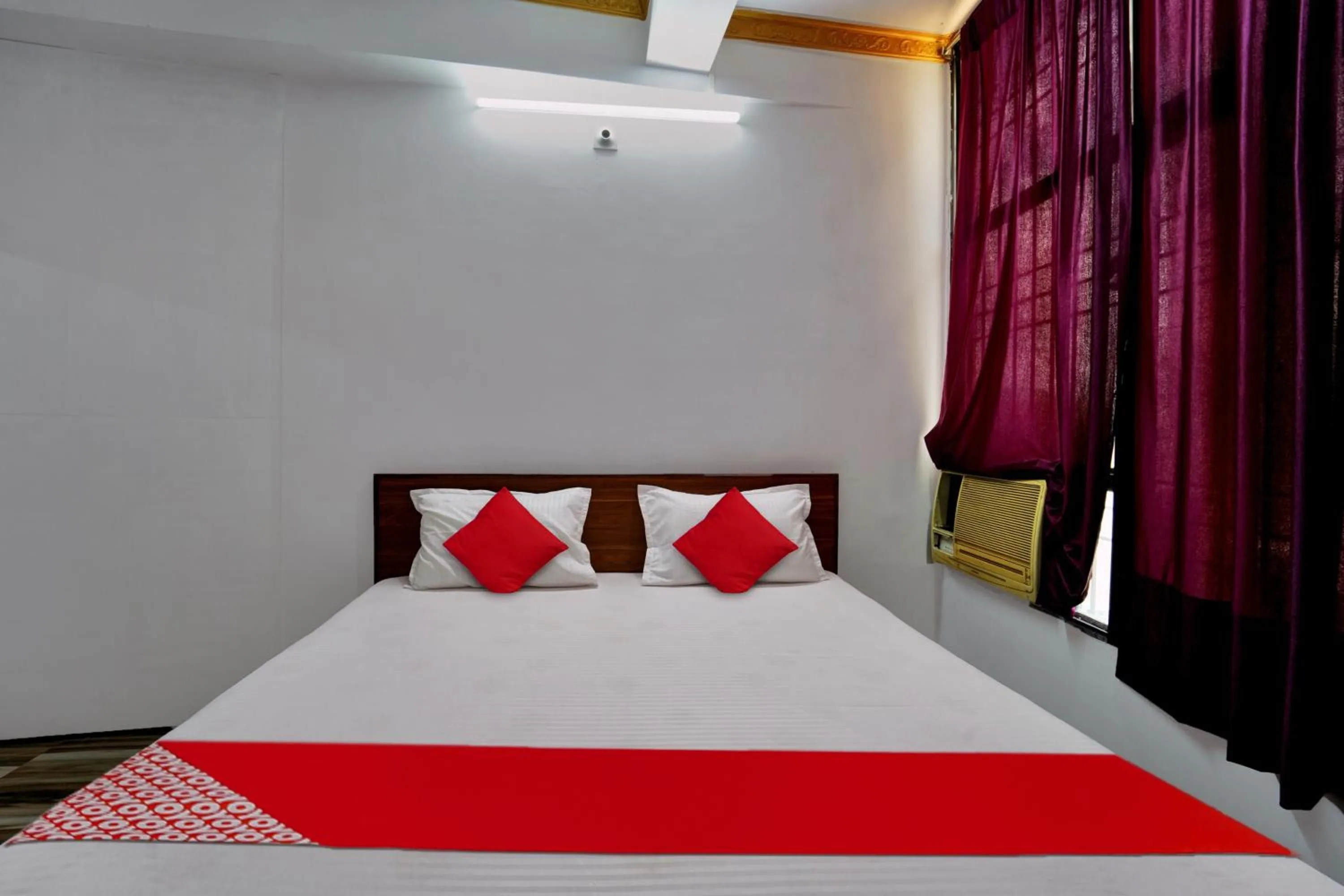 Bedroom in Super Hotel O Mahal Inn