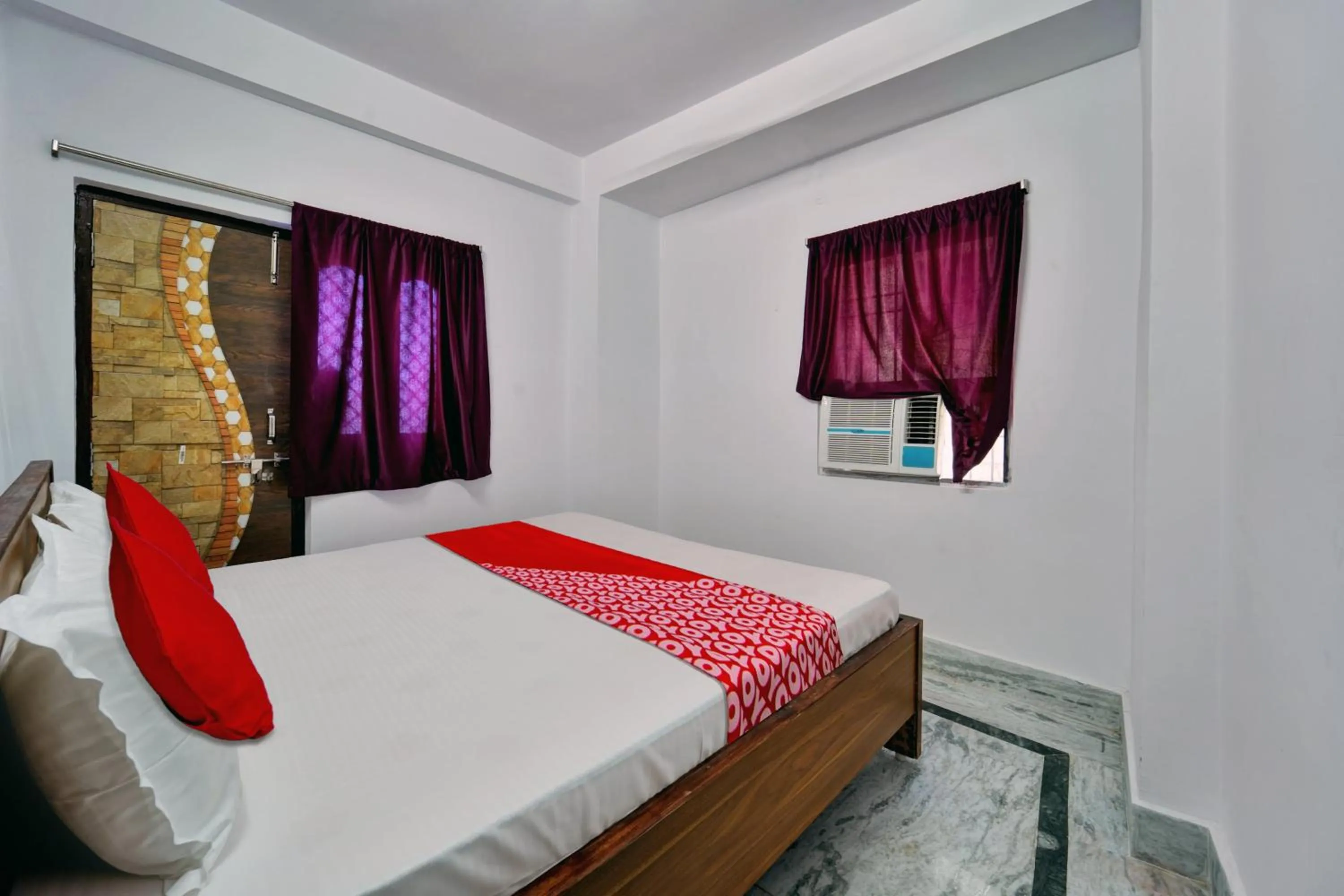 Bedroom in Super Hotel O Mahal Inn