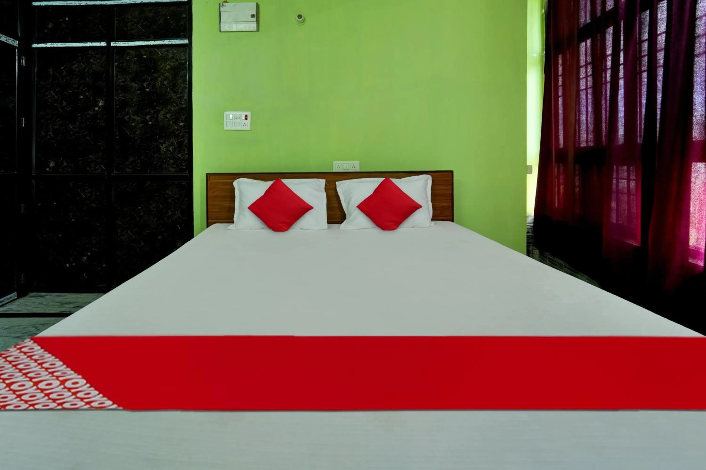 Bedroom in Super Hotel O Mahal Inn