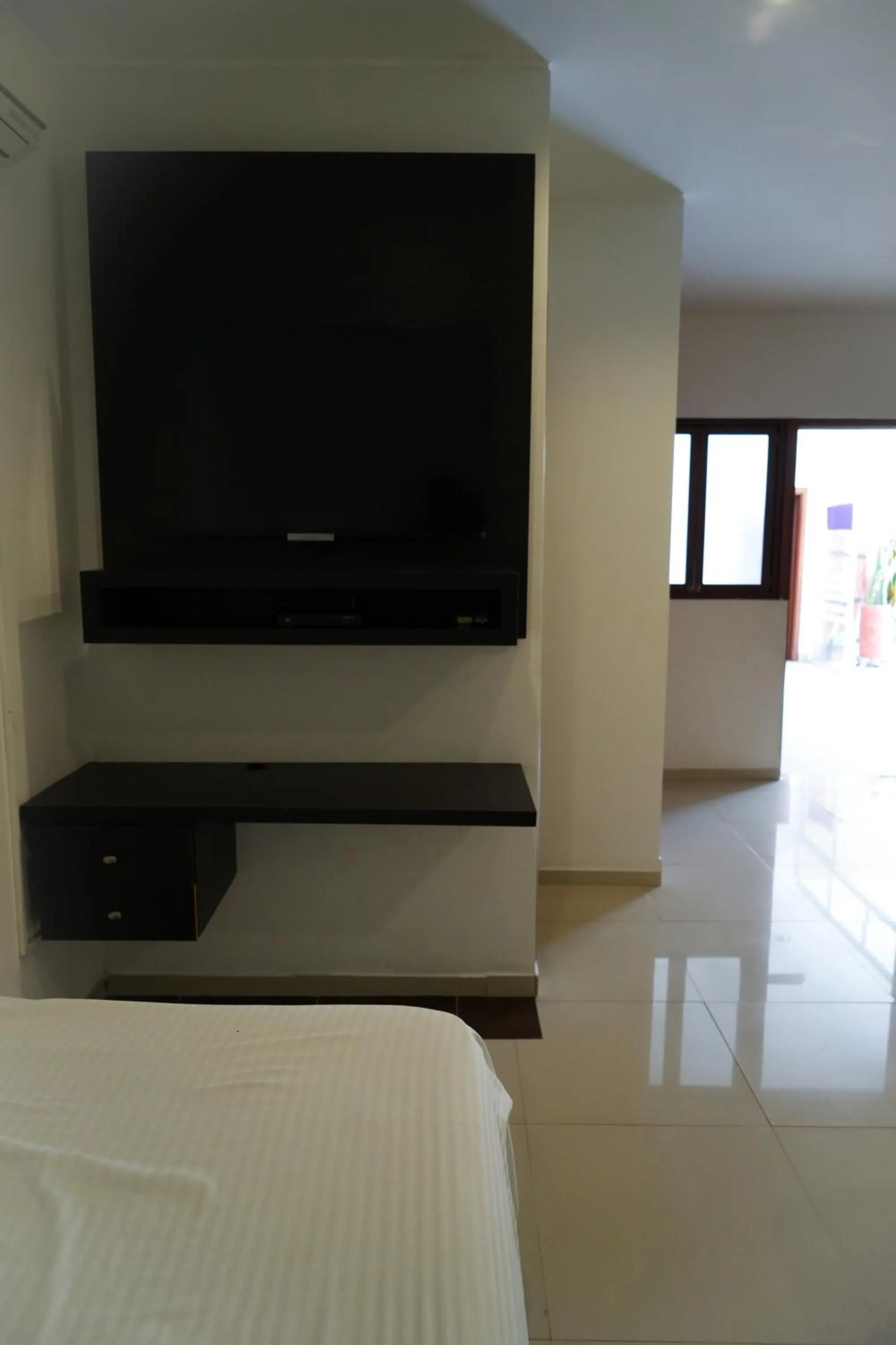 TV and multimedia, Bed in Serenity Suites Casa Boutique