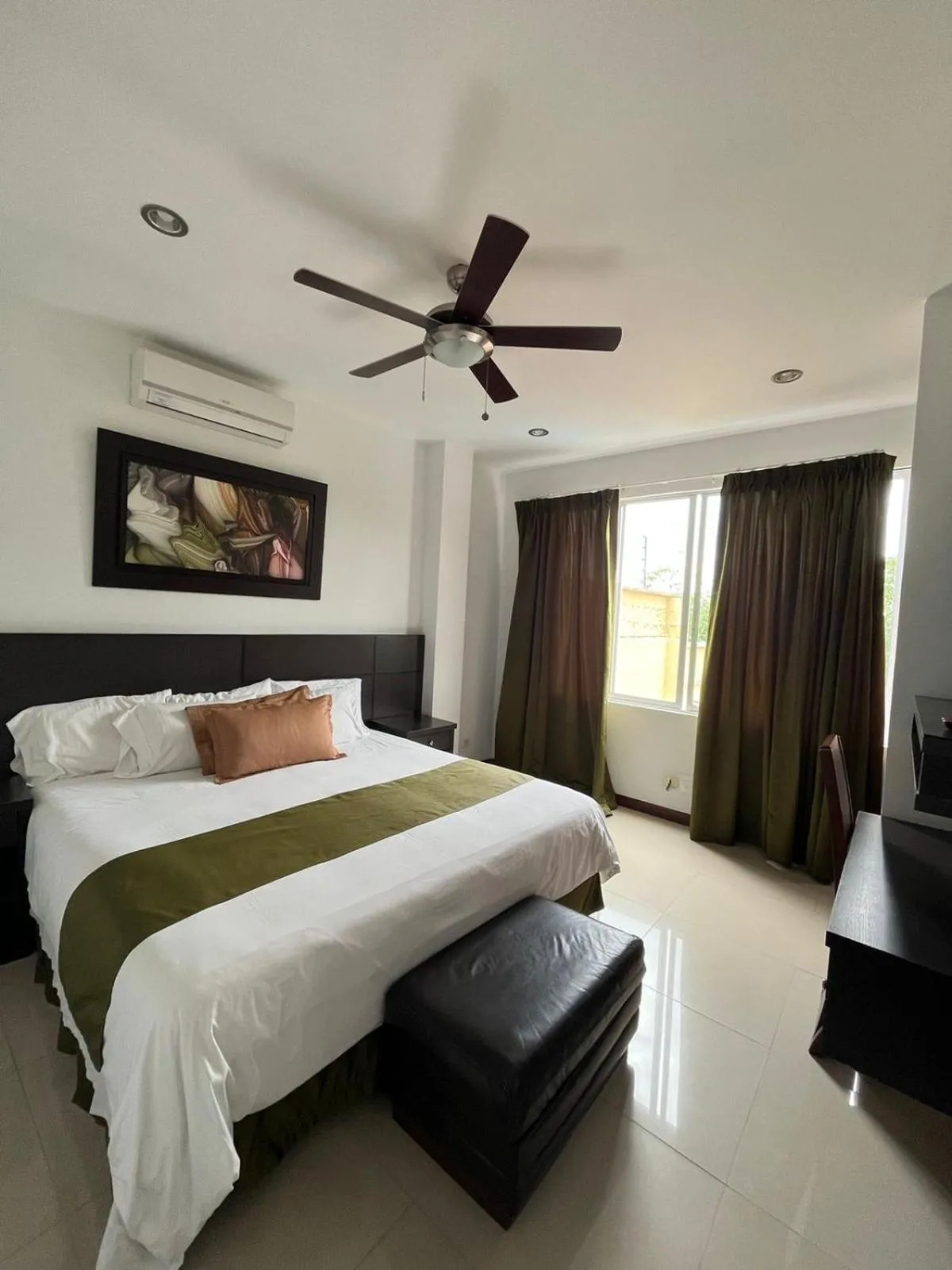 Living room, Bed in Serenity Suites Casa Boutique