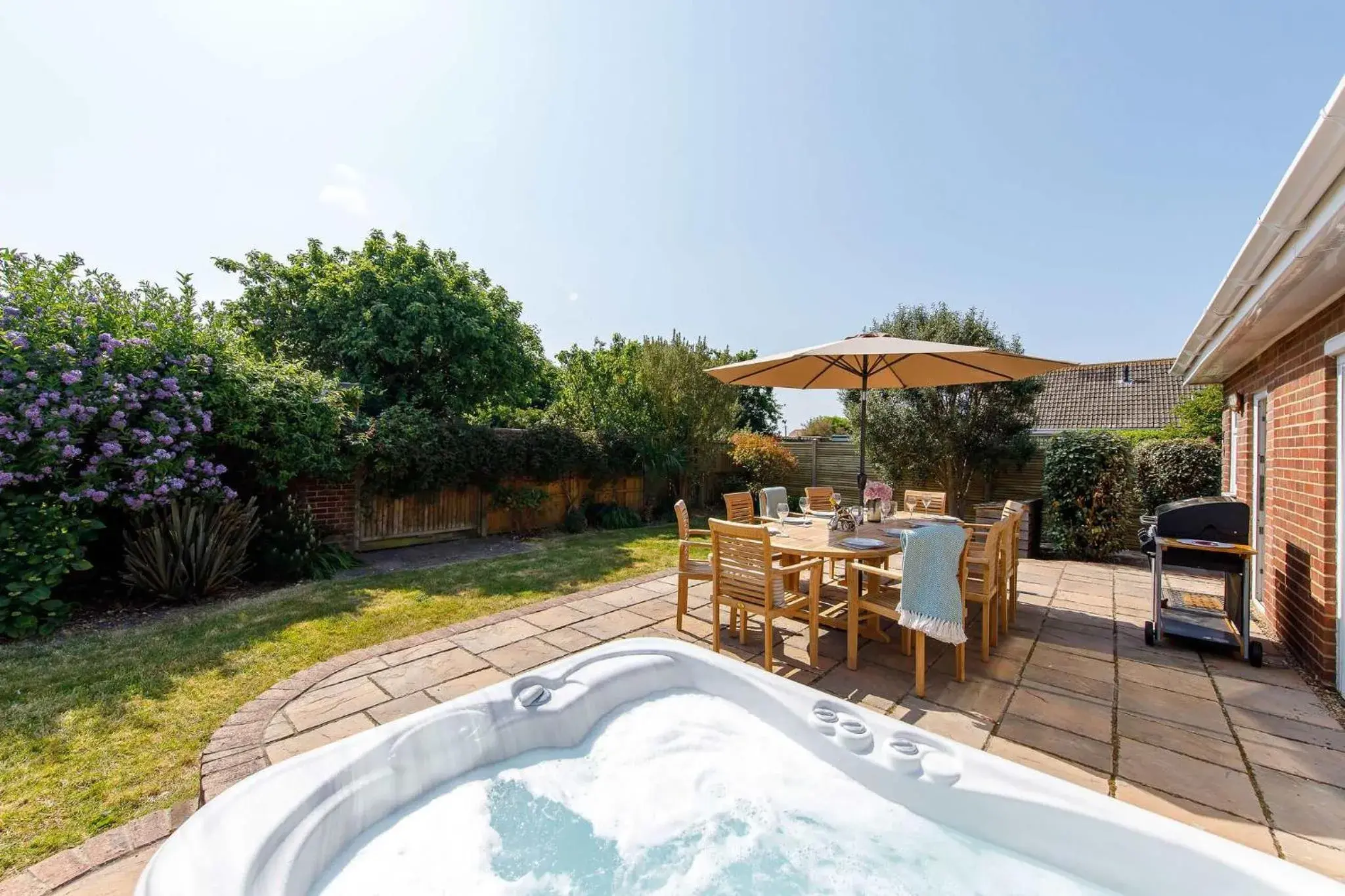 Beach house for 10 with hot tub & garden Beach house for 10 with hot tub & garden